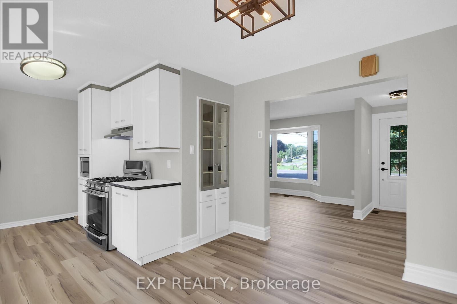 












1083 EADIE ROAD

,
Russell,




Ontario
K4R1E5

