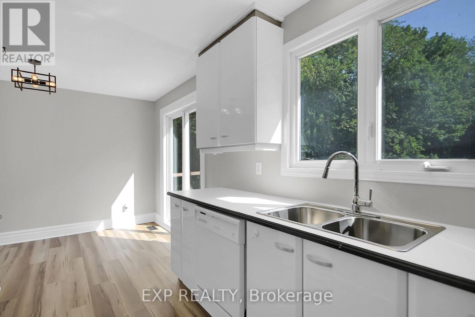 












1083 EADIE ROAD

,
Russell,




Ontario
K4R1E5

