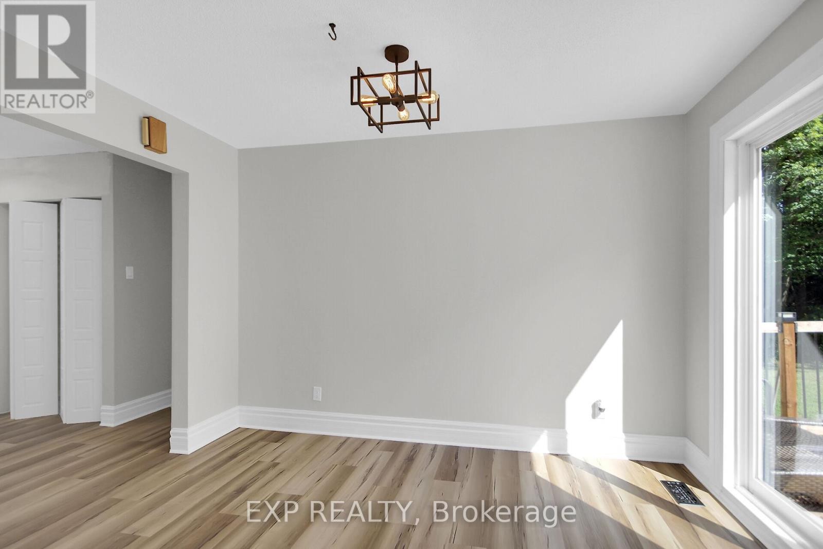 












1083 EADIE ROAD

,
Russell,




Ontario
K4R1E5

