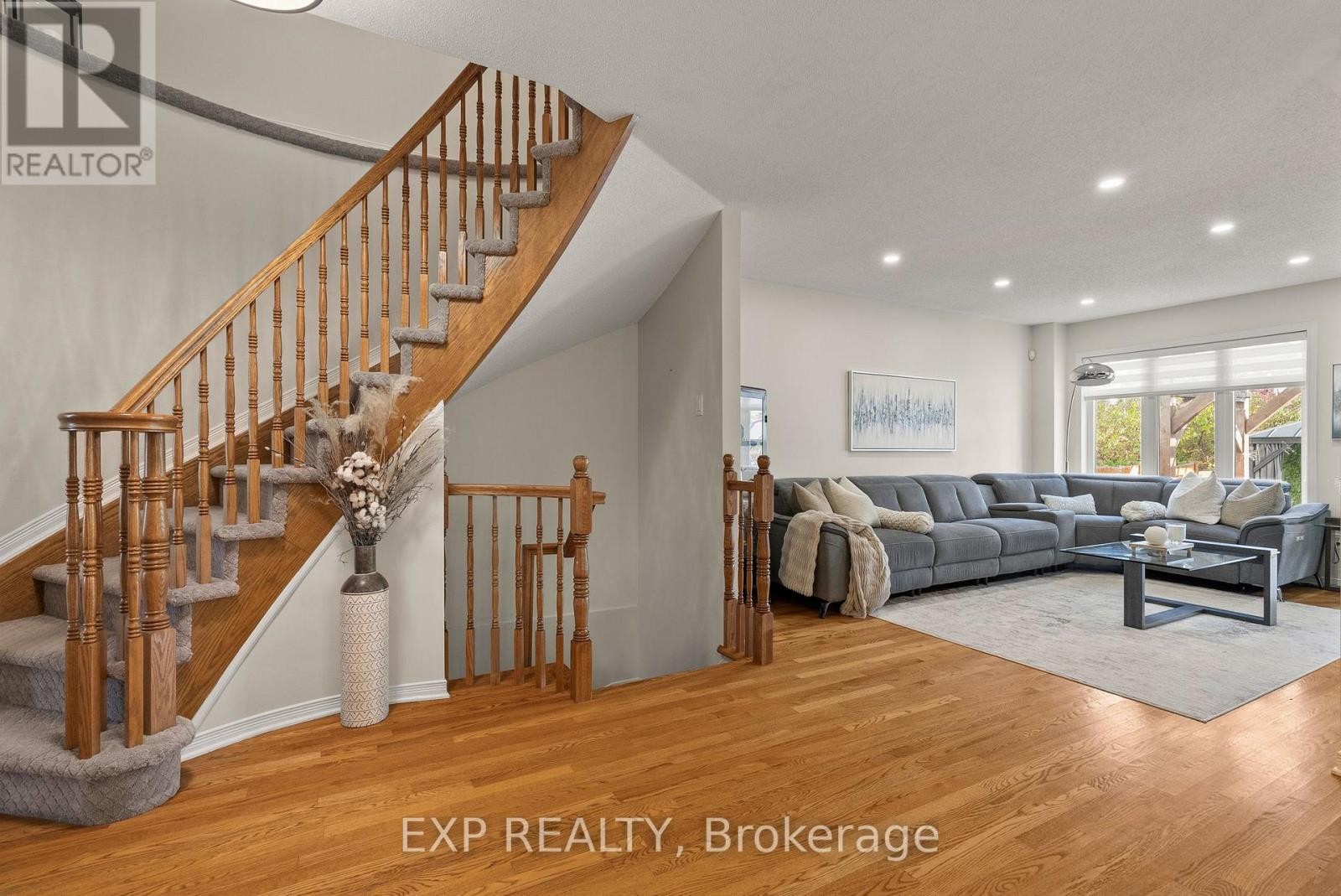 












229 DUNTROON CIRCLE

,
Ottawa,




Ontario
K1T4C9

