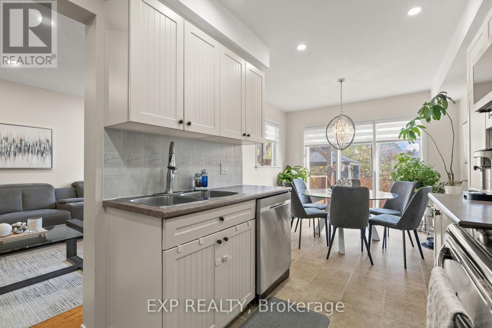 












229 DUNTROON CIRCLE

,
Ottawa,




Ontario
K1T4C9

