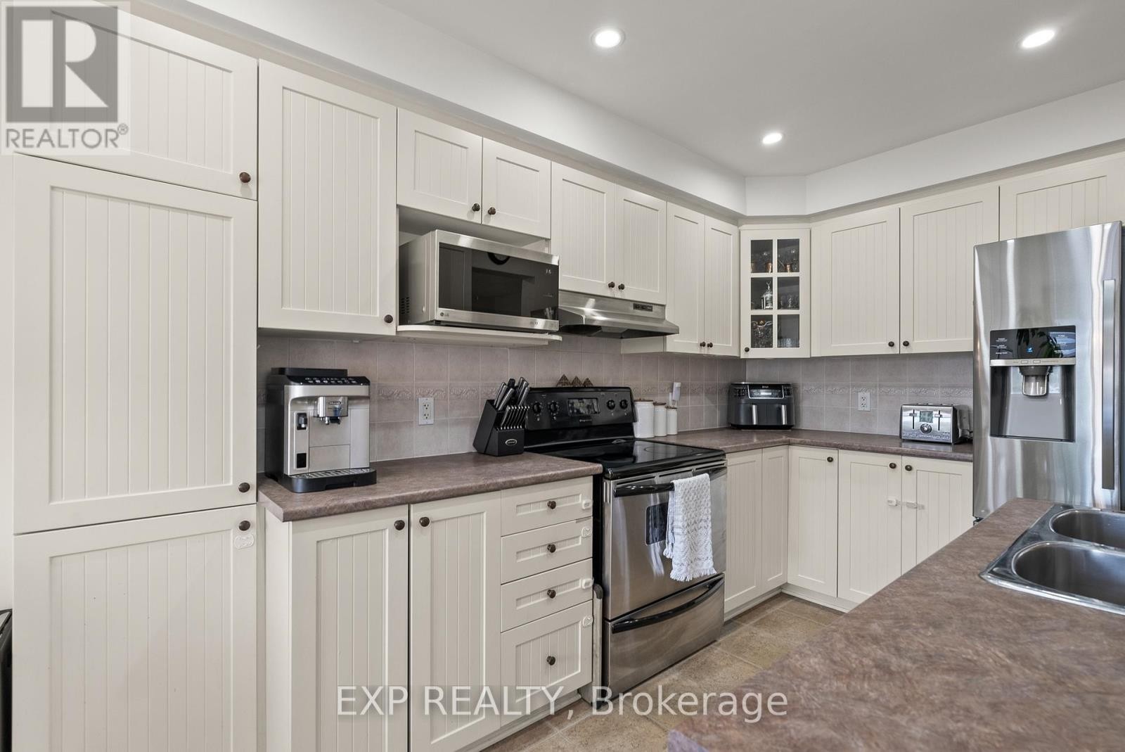 












229 DUNTROON CIRCLE

,
Ottawa,




Ontario
K1T4C9

