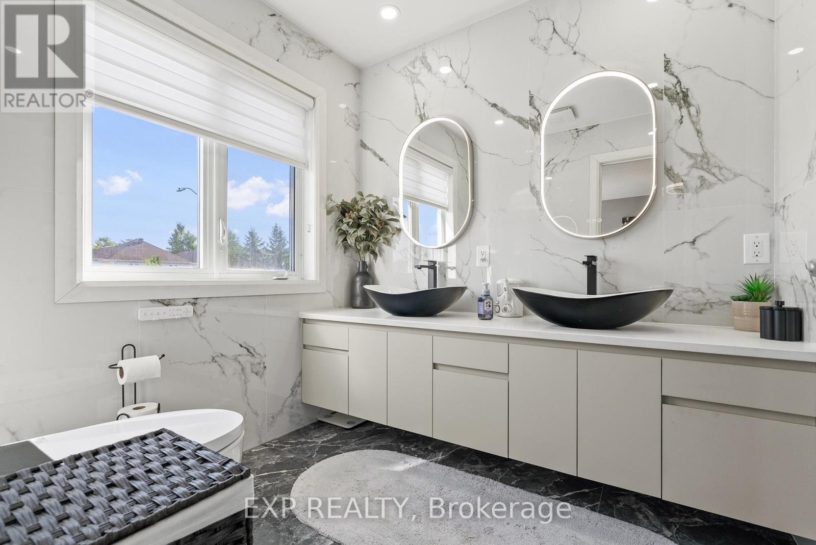 












229 DUNTROON CIRCLE

,
Ottawa,




Ontario
K1T4C9

