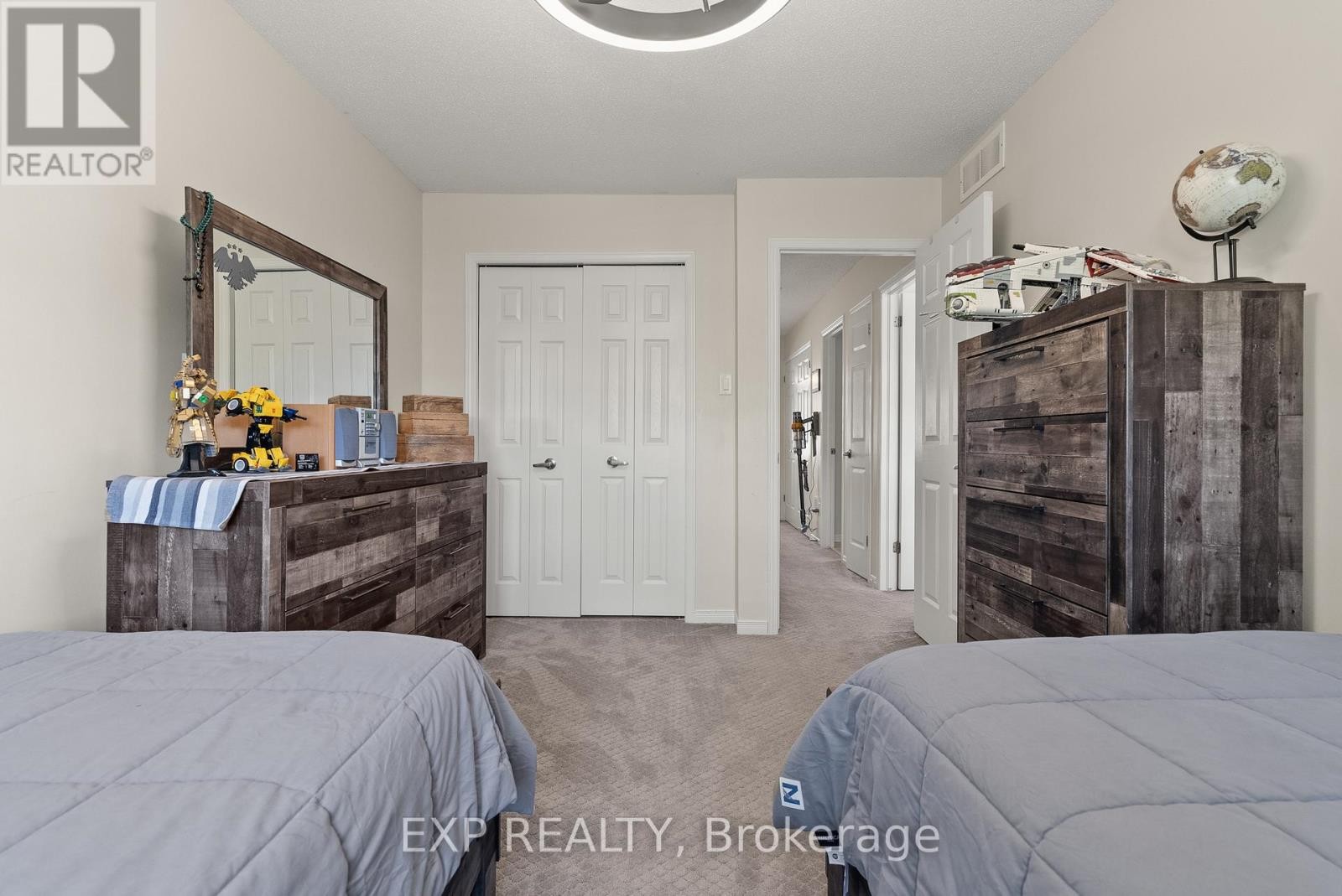 












229 DUNTROON CIRCLE

,
Ottawa,




Ontario
K1T4C9

