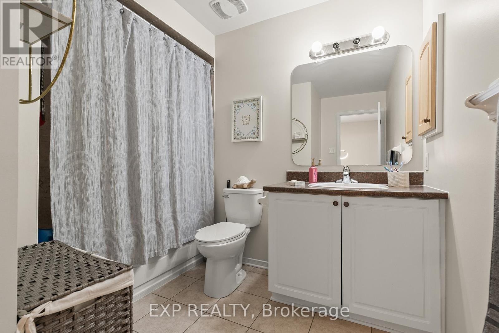 












229 DUNTROON CIRCLE

,
Ottawa,




Ontario
K1T4C9

