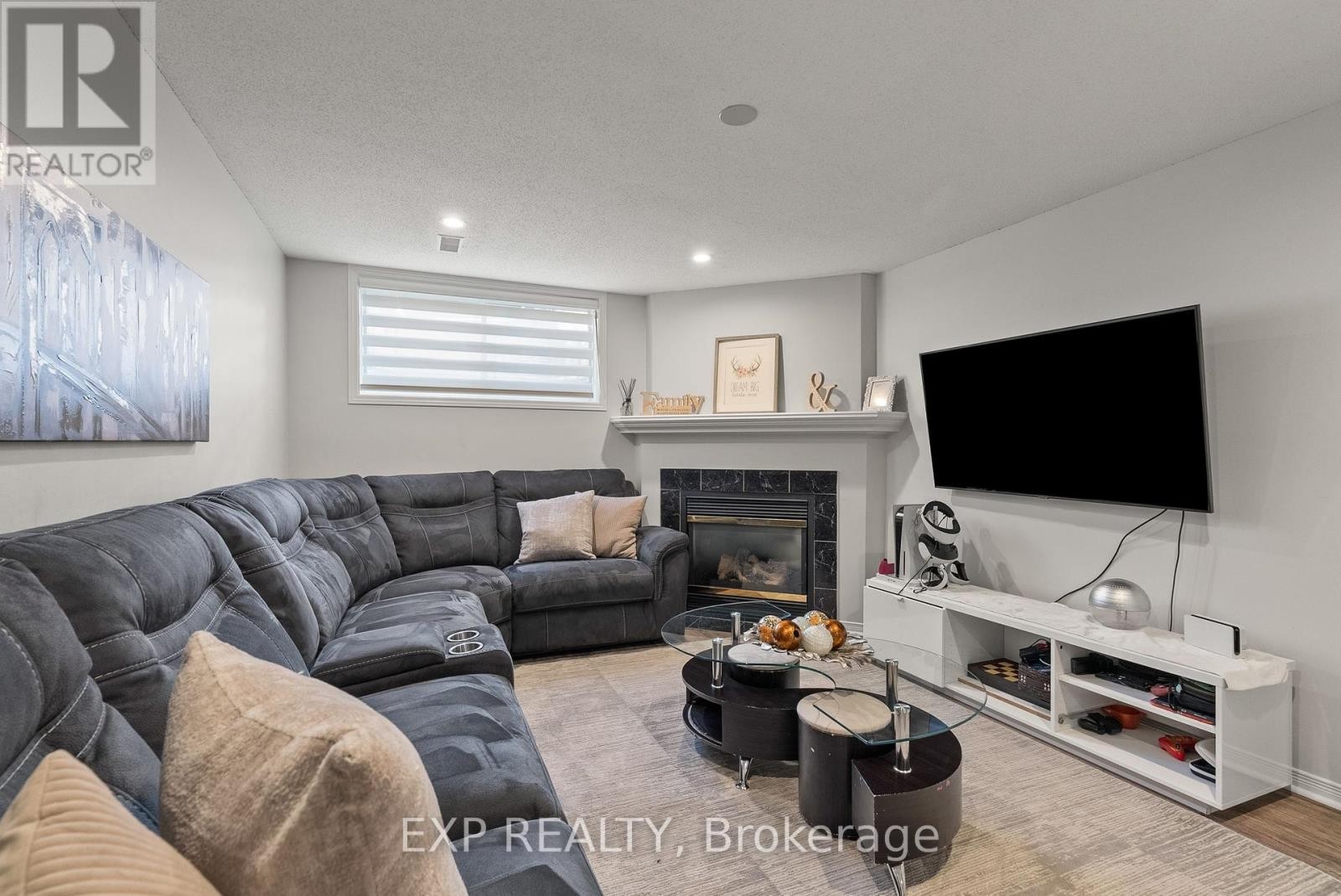 












229 DUNTROON CIRCLE

,
Ottawa,




Ontario
K1T4C9

