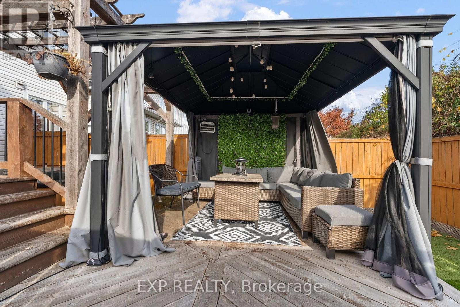 












229 DUNTROON CIRCLE

,
Ottawa,




Ontario
K1T4C9

