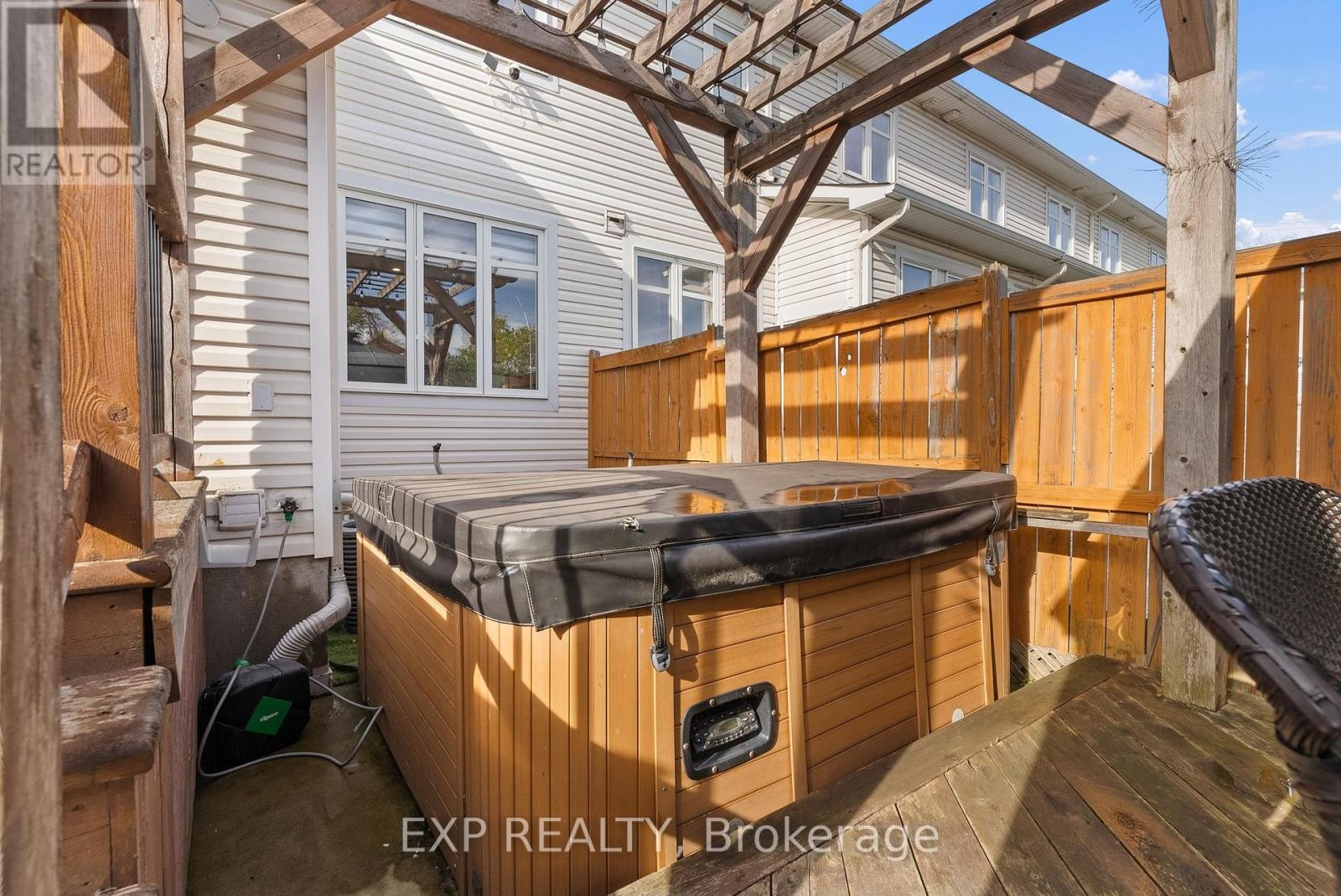 












229 DUNTROON CIRCLE

,
Ottawa,




Ontario
K1T4C9

