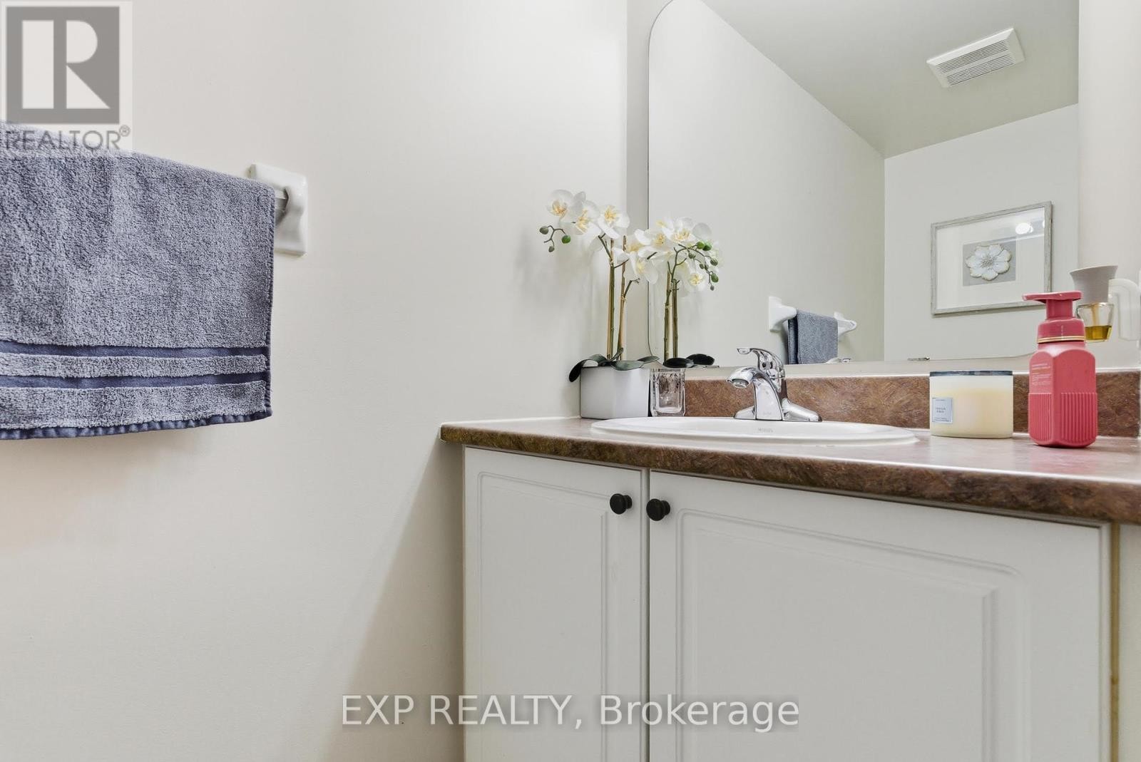 












229 DUNTROON CIRCLE

,
Ottawa,




Ontario
K1T4C9

