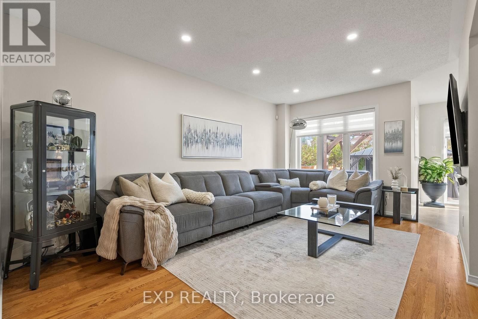 












229 DUNTROON CIRCLE

,
Ottawa,




Ontario
K1T4C9

