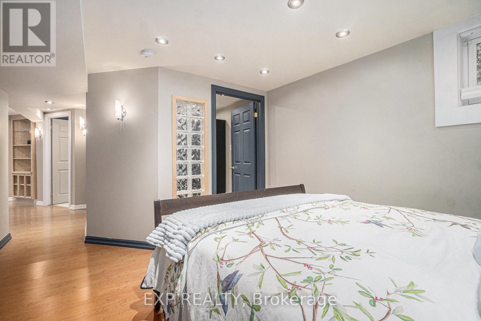 












150 TOPAZE AVENUE

,
Ottawa,




Ontario
K4B1K1

