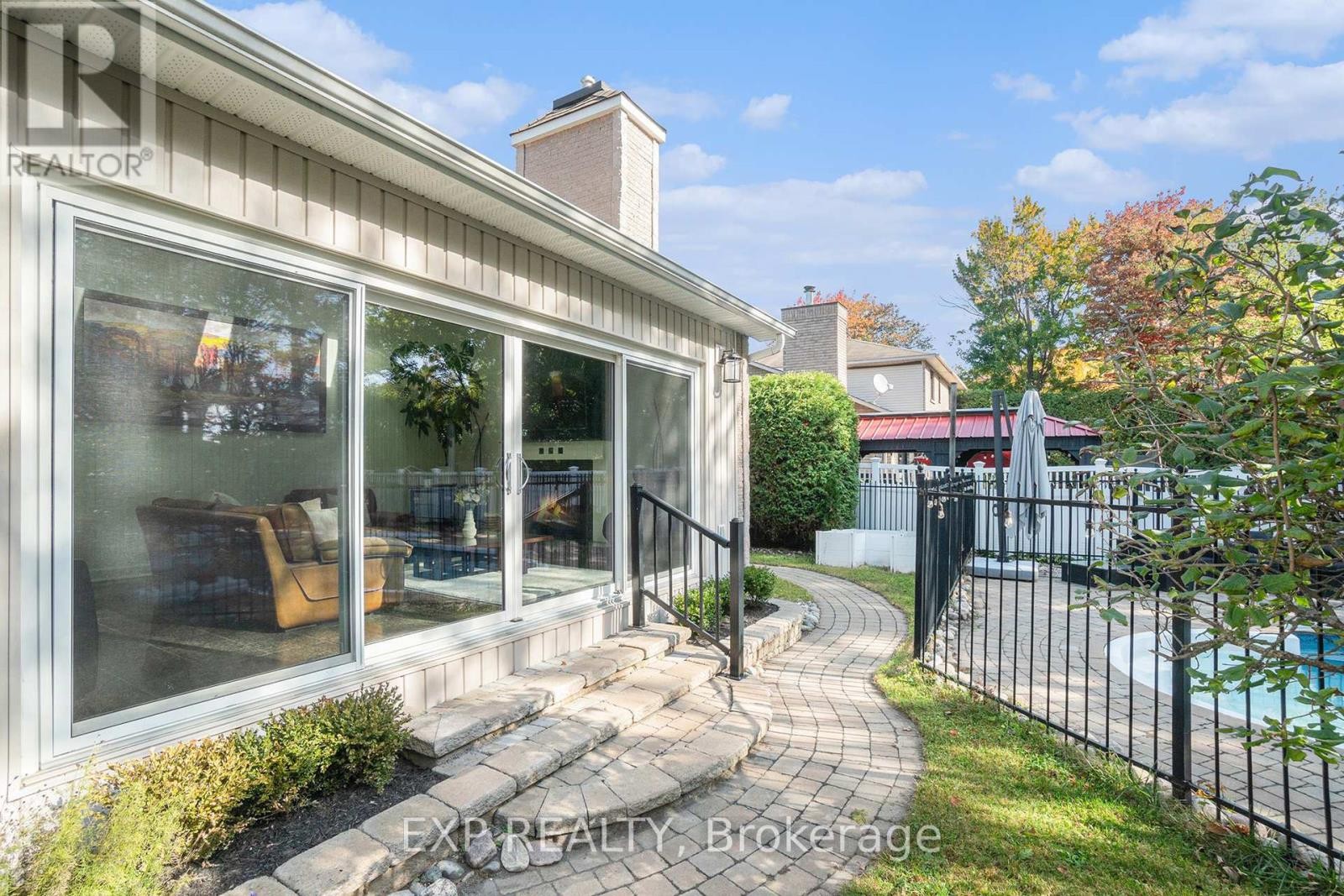 












150 TOPAZE AVENUE

,
Ottawa,




Ontario
K4B1K1


