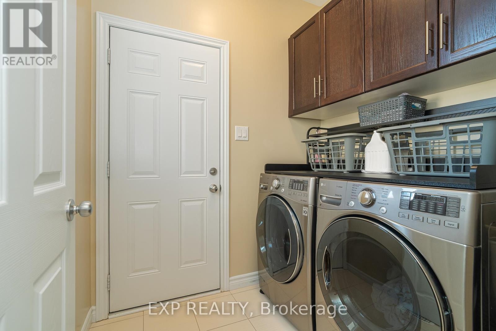 












406 SWEETFLAG STREET

,
Ottawa,




Ontario
K2J5Y6

