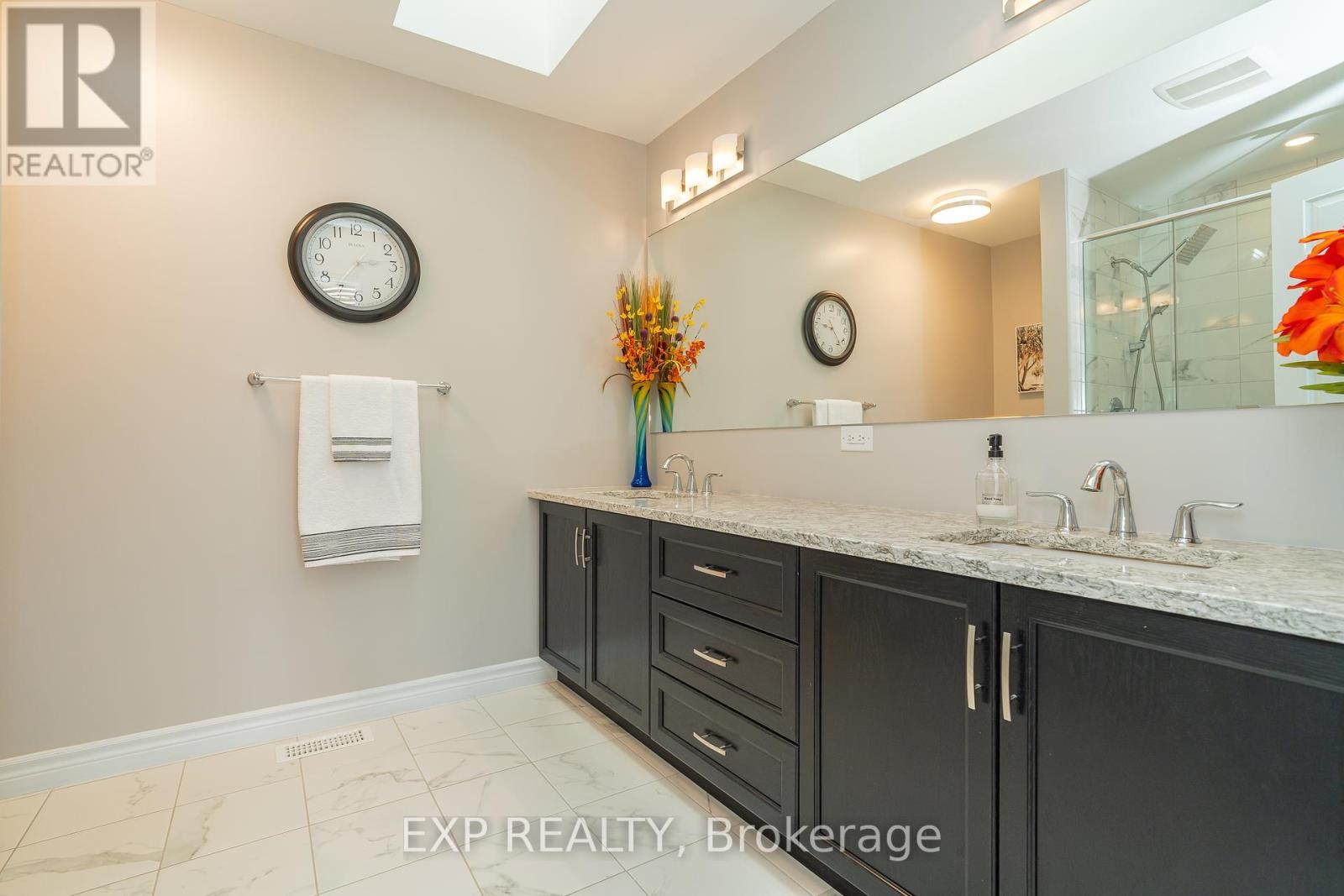 












406 SWEETFLAG STREET

,
Ottawa,




Ontario
K2J5Y6

