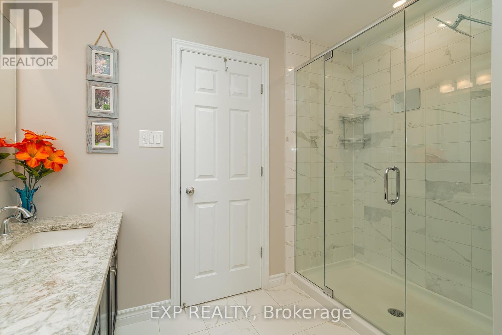 












406 SWEETFLAG STREET

,
Ottawa,




Ontario
K2J5Y6

