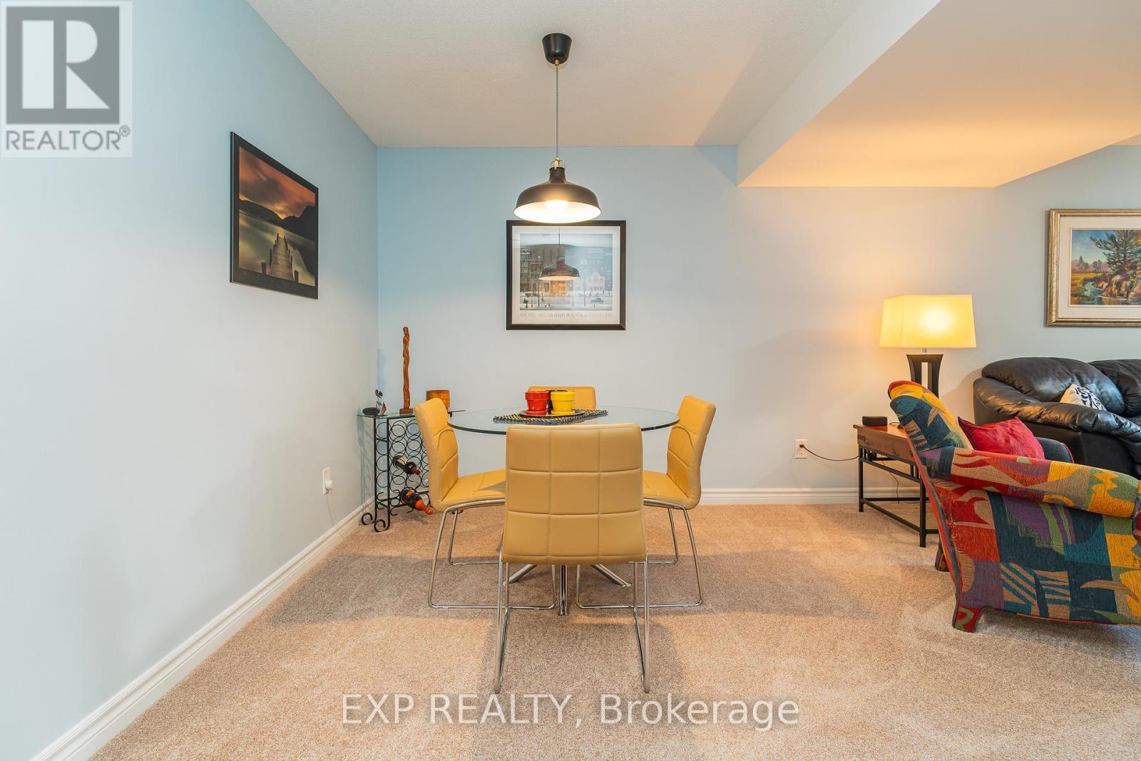 












406 SWEETFLAG STREET

,
Ottawa,




Ontario
K2J5Y6

