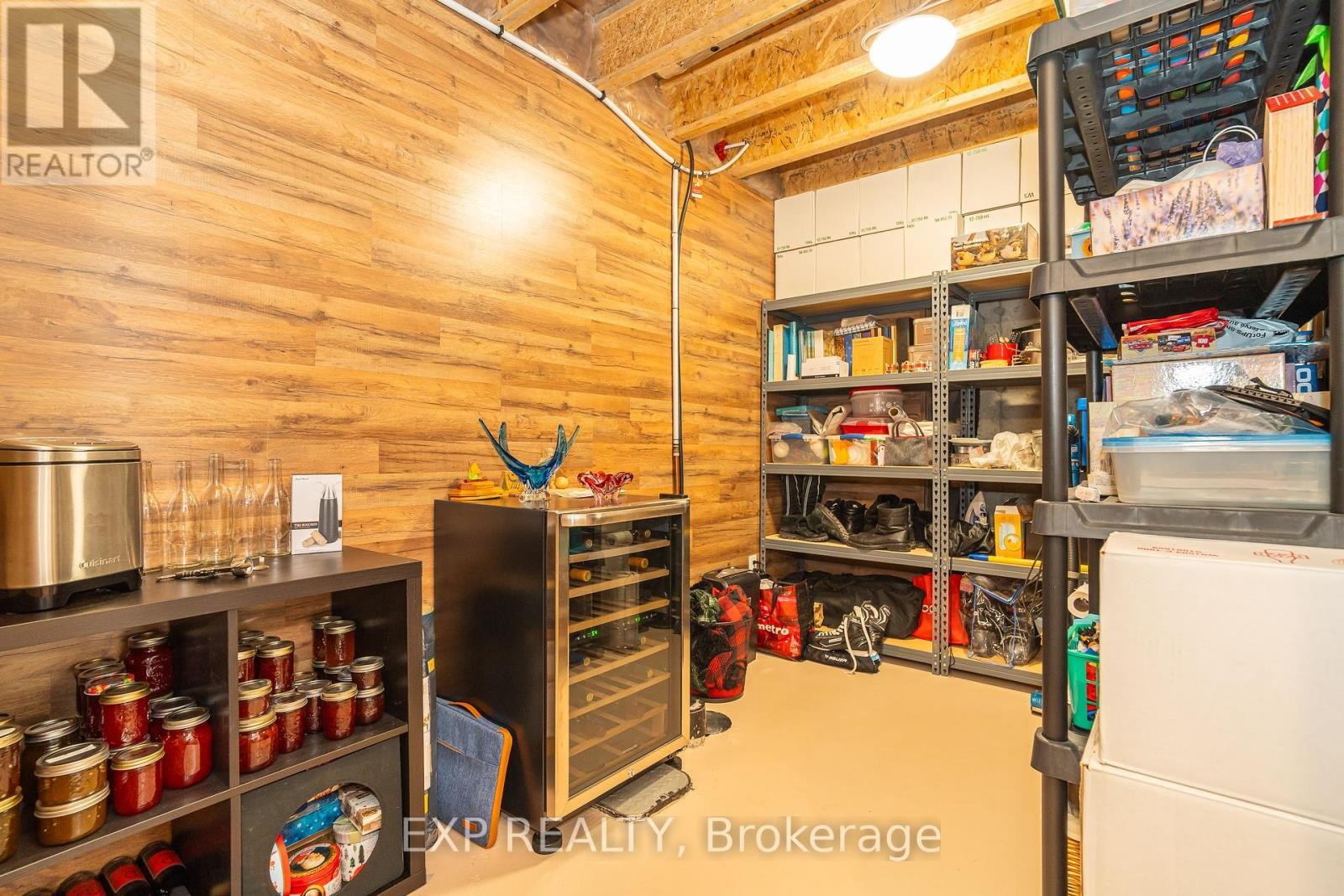 












406 SWEETFLAG STREET

,
Ottawa,




Ontario
K2J5Y6

