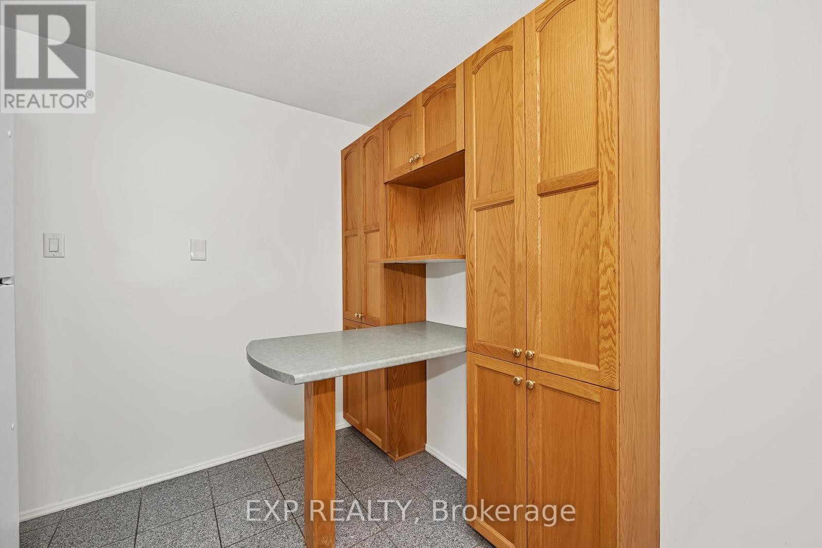 












266 WOODFIELD DRIVE

,
Ottawa,




Ontario
K2G3W9

