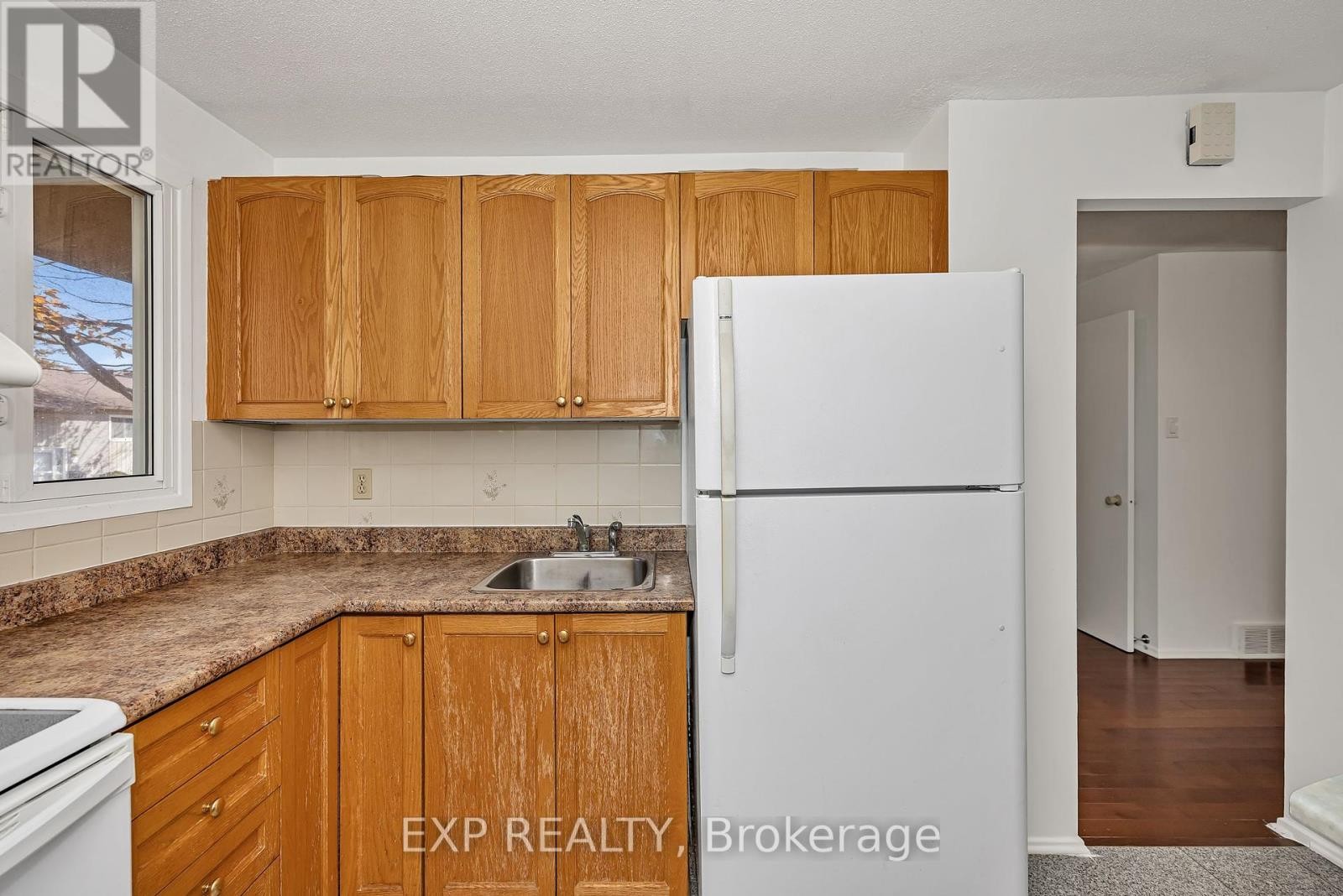 












266 WOODFIELD DRIVE

,
Ottawa,




Ontario
K2G3W9

