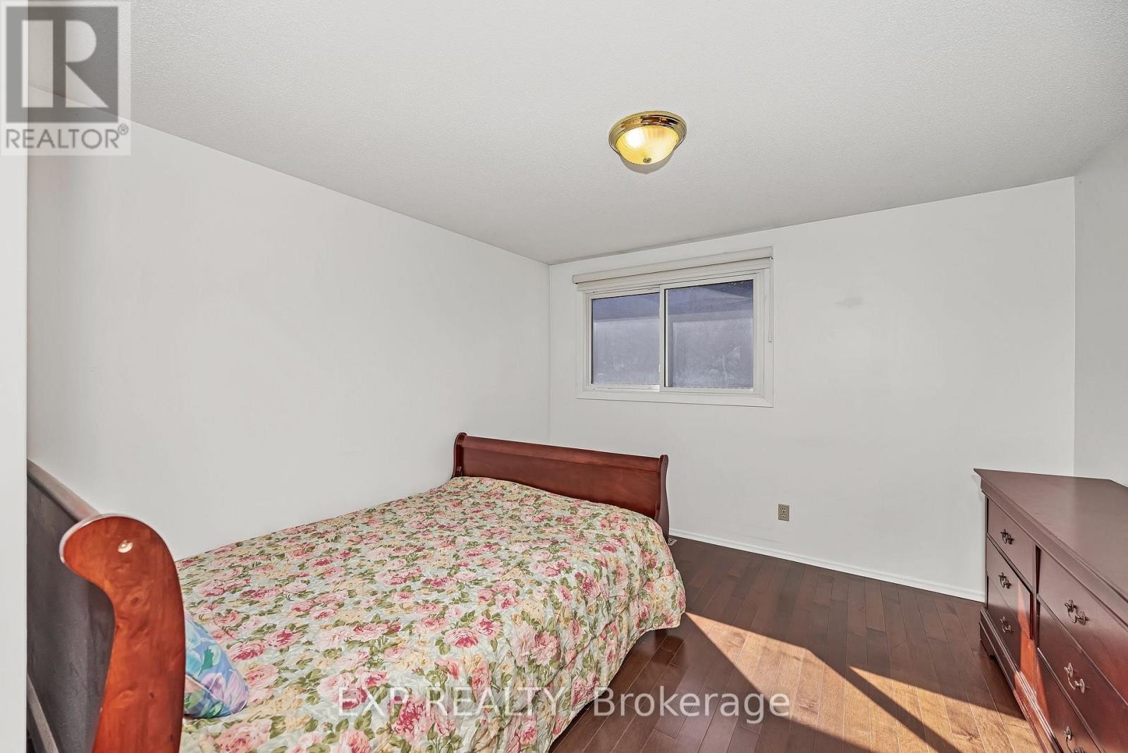 












266 WOODFIELD DRIVE

,
Ottawa,




Ontario
K2G3W9

