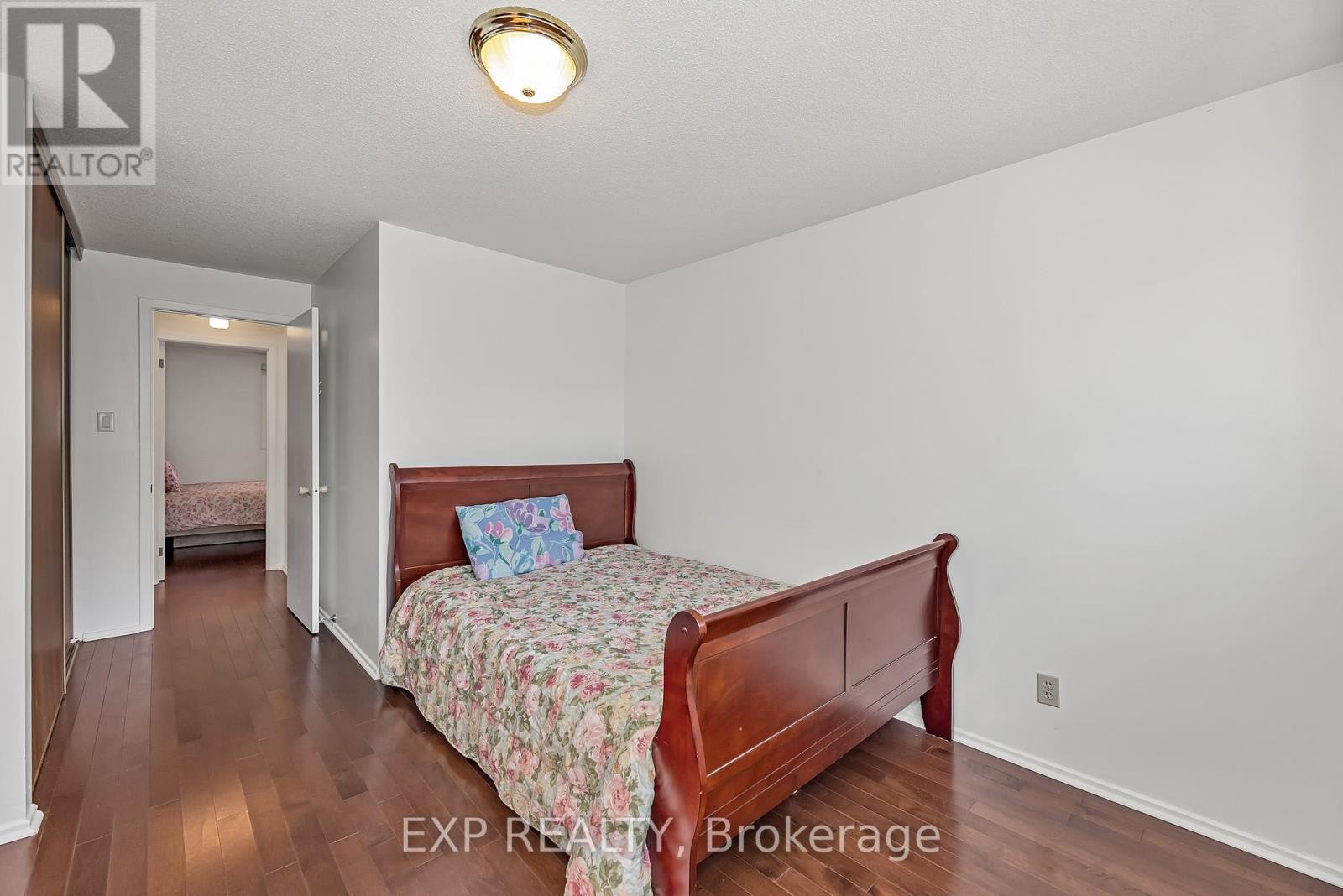 












266 WOODFIELD DRIVE

,
Ottawa,




Ontario
K2G3W9

