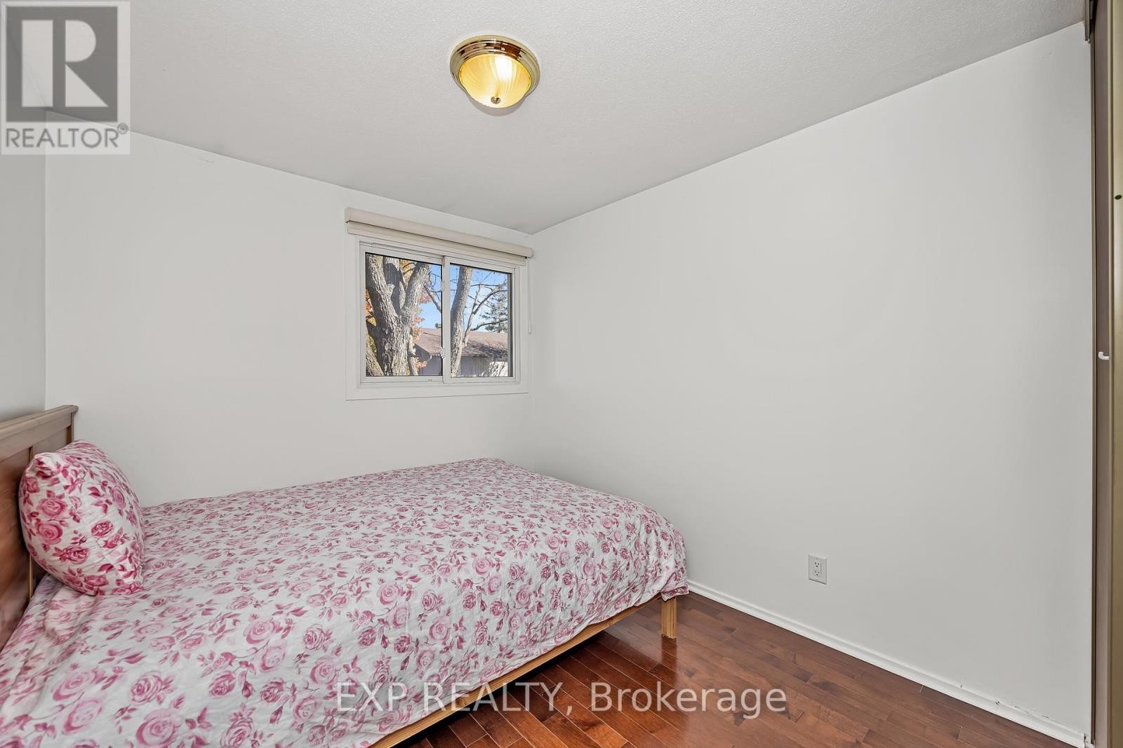 












266 WOODFIELD DRIVE

,
Ottawa,




Ontario
K2G3W9

