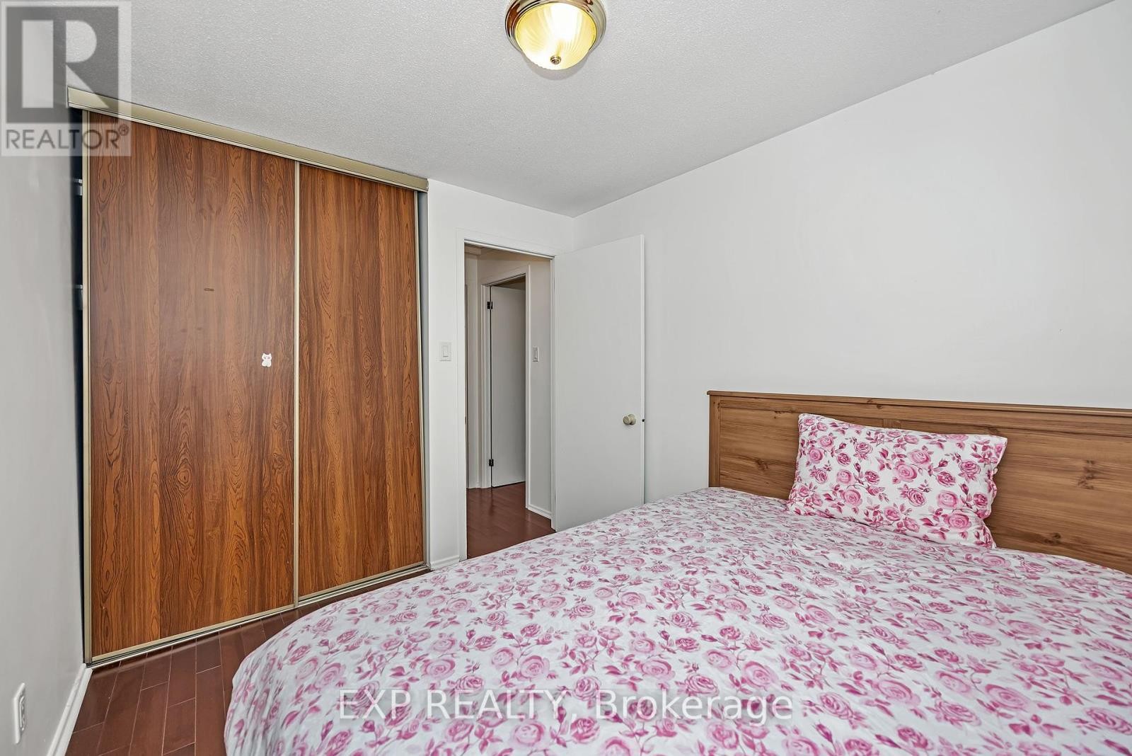 












266 WOODFIELD DRIVE

,
Ottawa,




Ontario
K2G3W9

