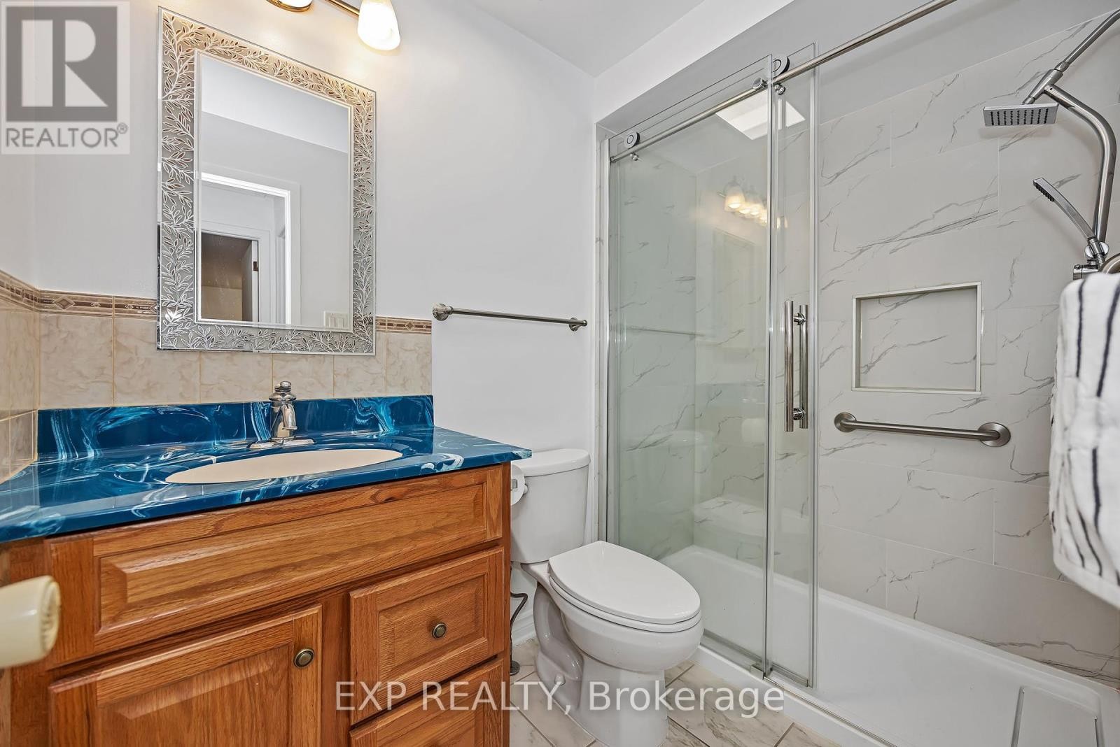 












266 WOODFIELD DRIVE

,
Ottawa,




Ontario
K2G3W9

