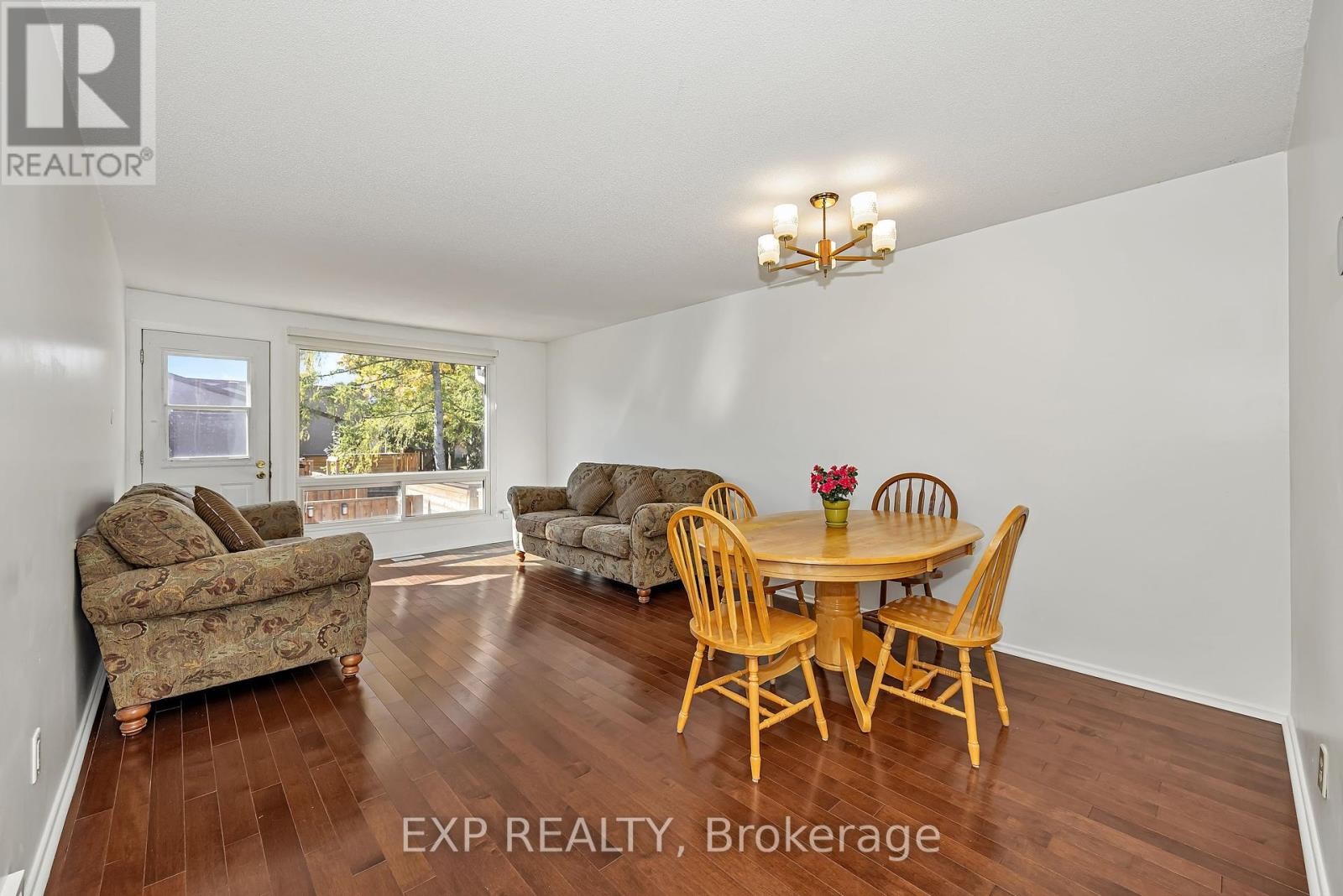 












266 WOODFIELD DRIVE

,
Ottawa,




Ontario
K2G3W9

