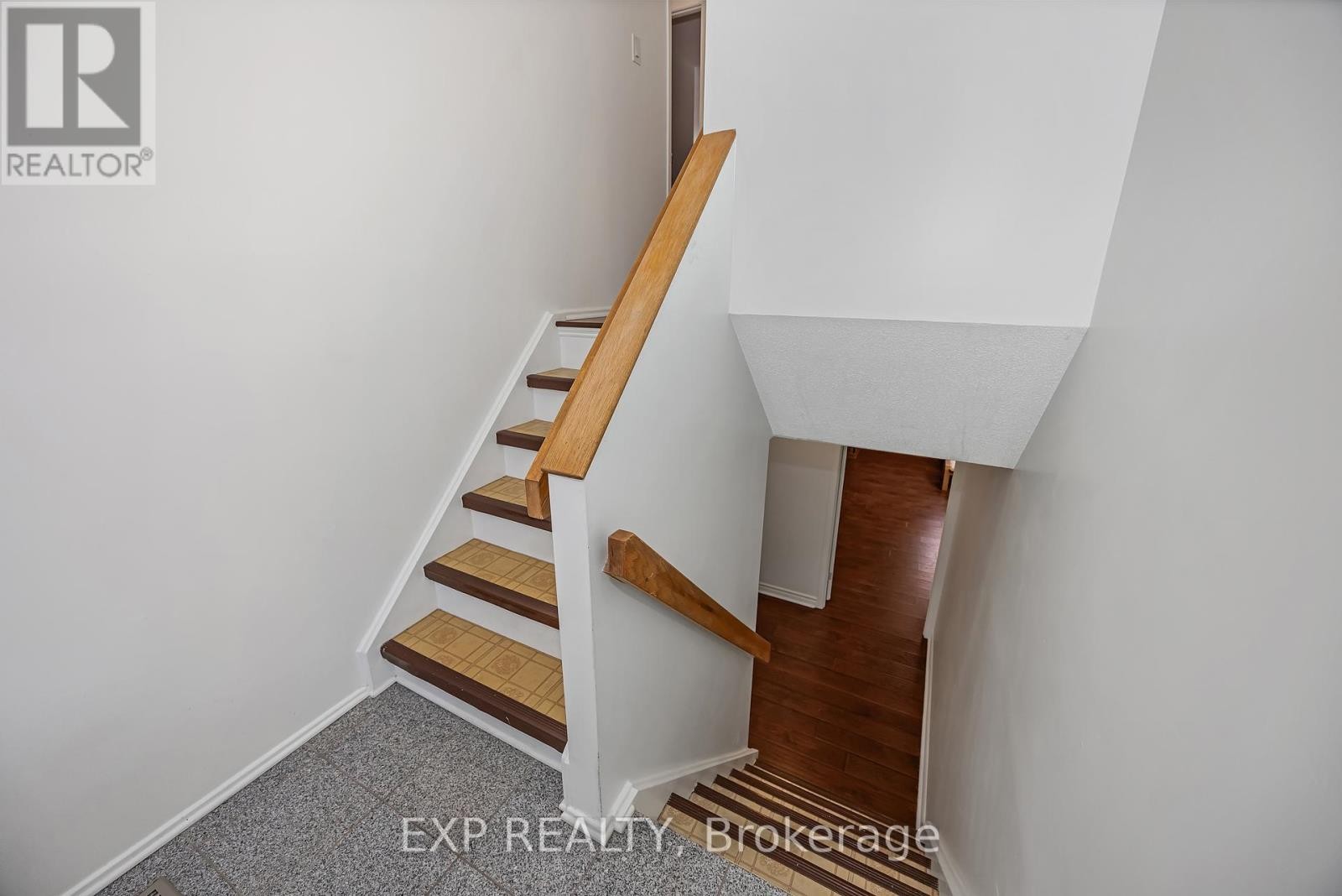 












266 WOODFIELD DRIVE

,
Ottawa,




Ontario
K2G3W9

