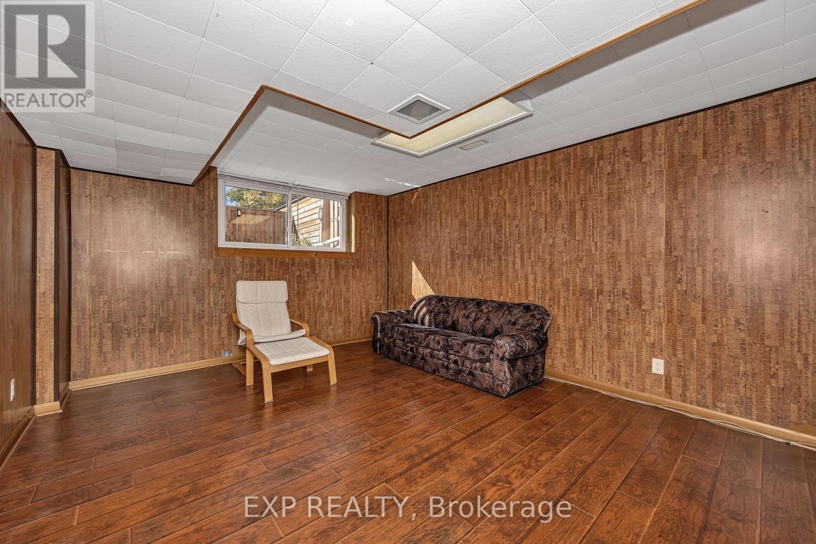 












266 WOODFIELD DRIVE

,
Ottawa,




Ontario
K2G3W9

