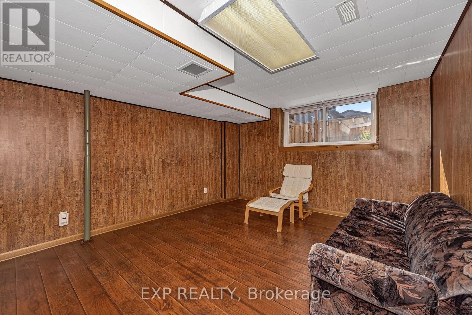 












266 WOODFIELD DRIVE

,
Ottawa,




Ontario
K2G3W9

