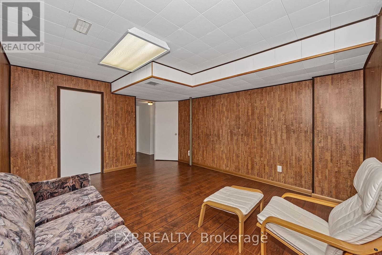 












266 WOODFIELD DRIVE

,
Ottawa,




Ontario
K2G3W9

