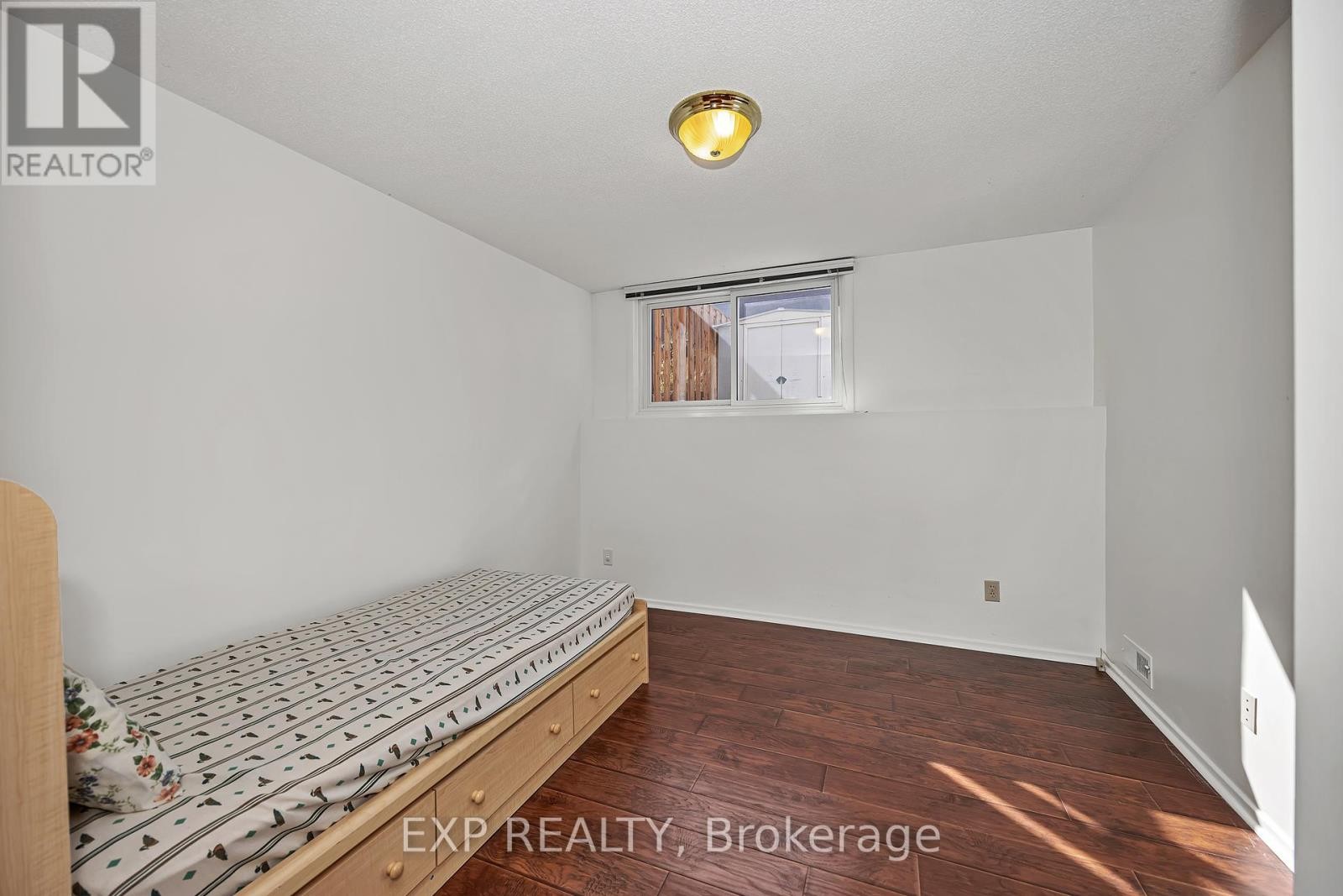 












266 WOODFIELD DRIVE

,
Ottawa,




Ontario
K2G3W9


