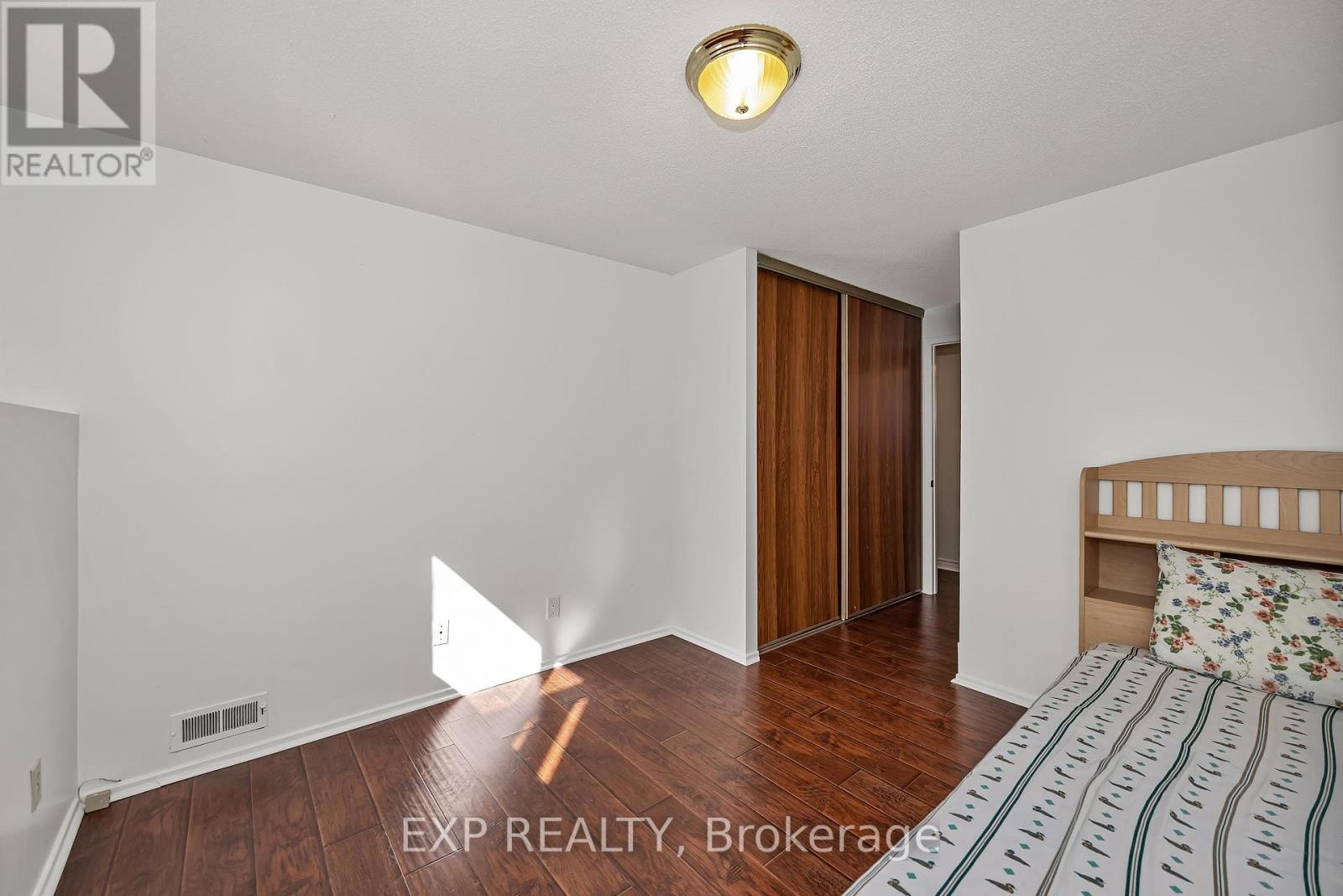 












266 WOODFIELD DRIVE

,
Ottawa,




Ontario
K2G3W9

