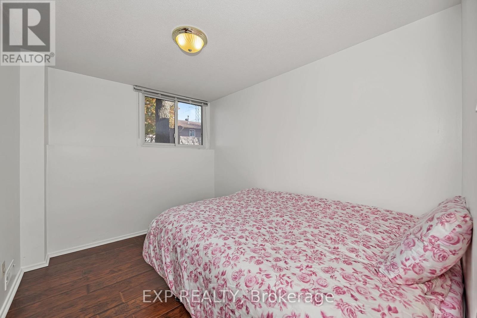 












266 WOODFIELD DRIVE

,
Ottawa,




Ontario
K2G3W9

