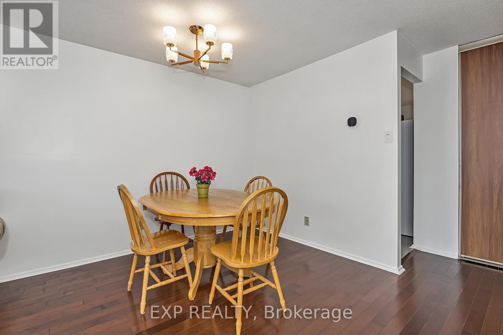 












266 WOODFIELD DRIVE

,
Ottawa,




Ontario
K2G3W9

