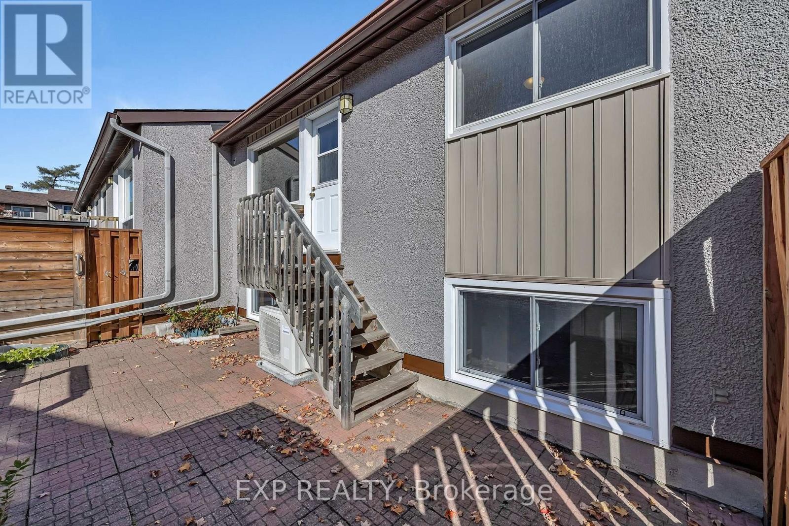 












266 WOODFIELD DRIVE

,
Ottawa,




Ontario
K2G3W9

