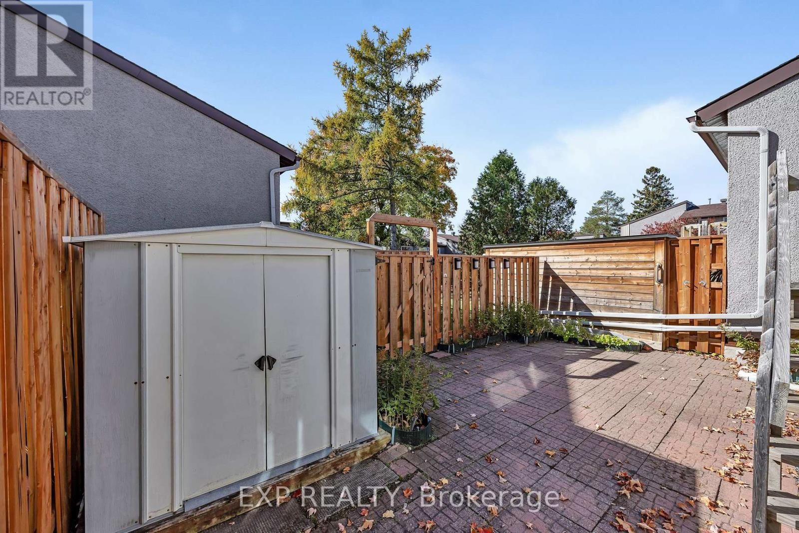 












266 WOODFIELD DRIVE

,
Ottawa,




Ontario
K2G3W9

