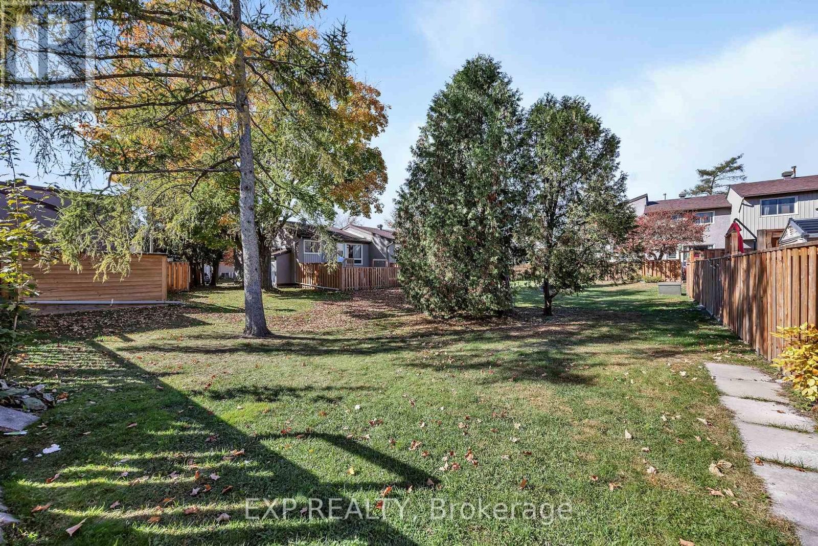 












266 WOODFIELD DRIVE

,
Ottawa,




Ontario
K2G3W9

