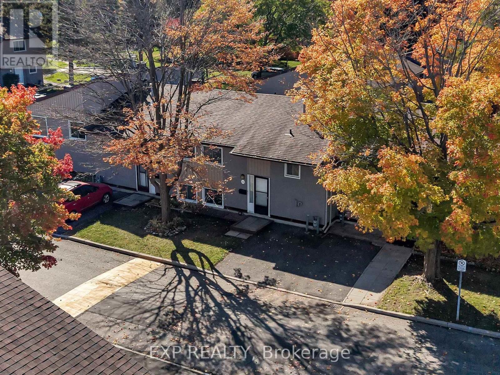 












266 WOODFIELD DRIVE

,
Ottawa,




Ontario
K2G3W9

