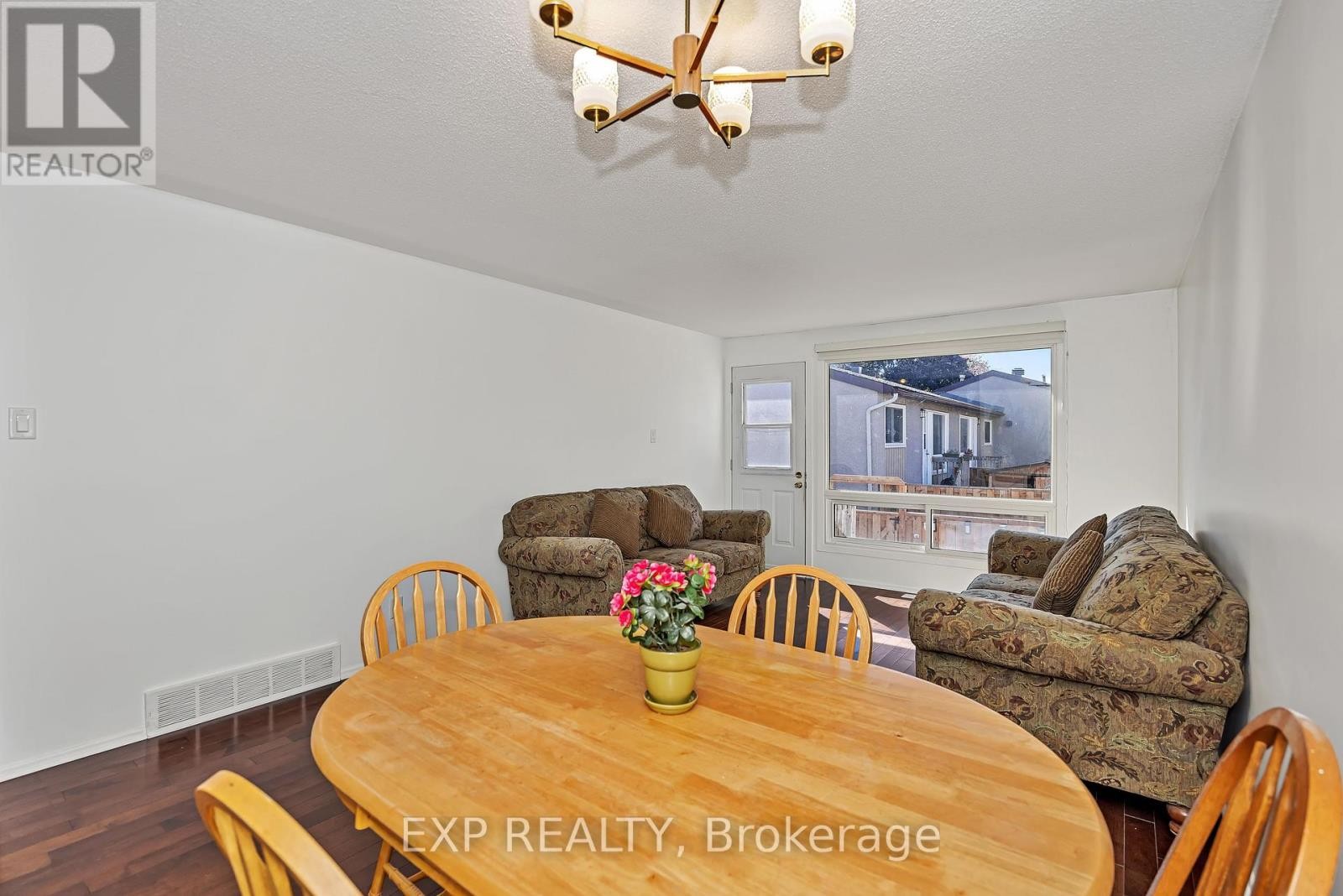 












266 WOODFIELD DRIVE

,
Ottawa,




Ontario
K2G3W9


