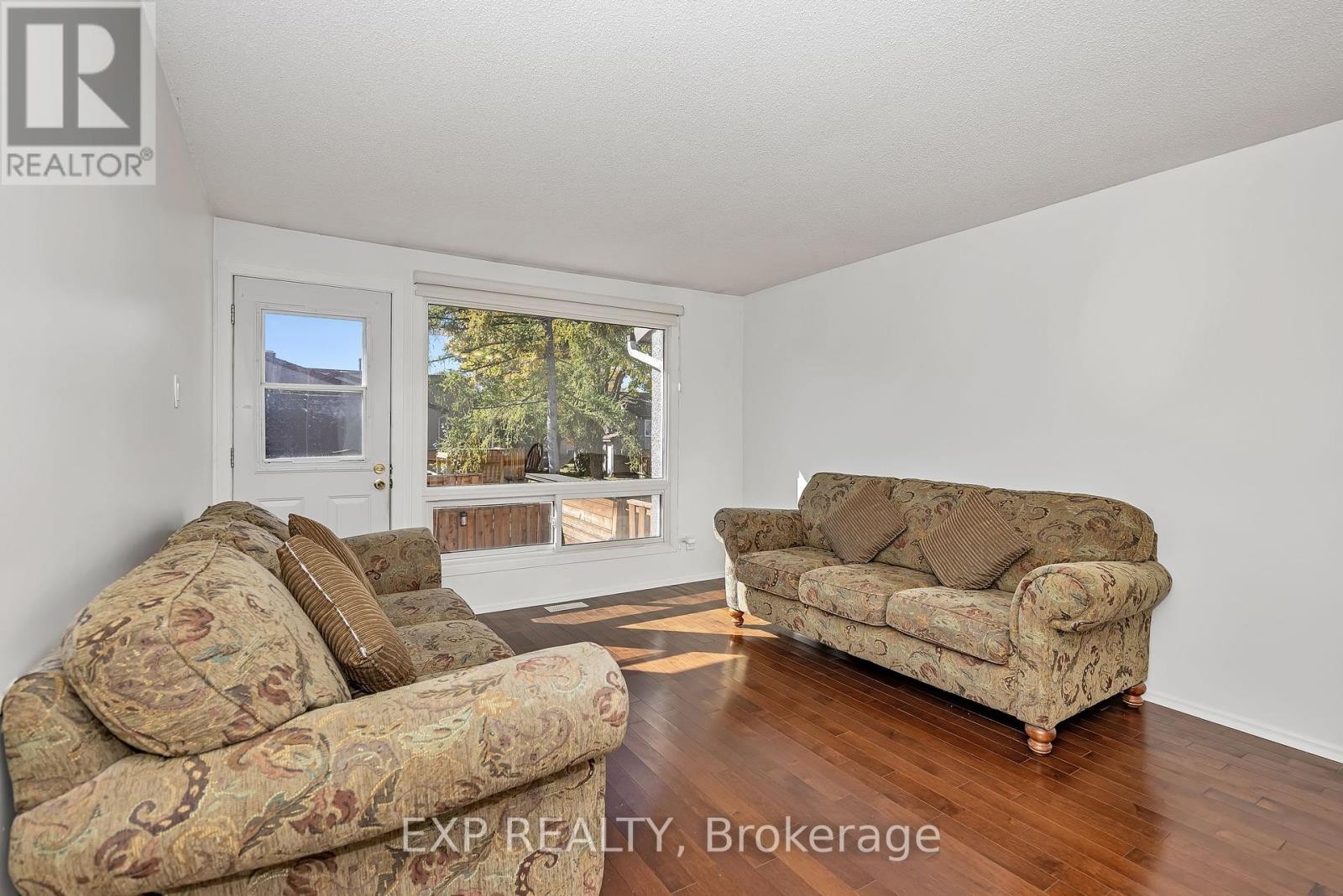 












266 WOODFIELD DRIVE

,
Ottawa,




Ontario
K2G3W9

