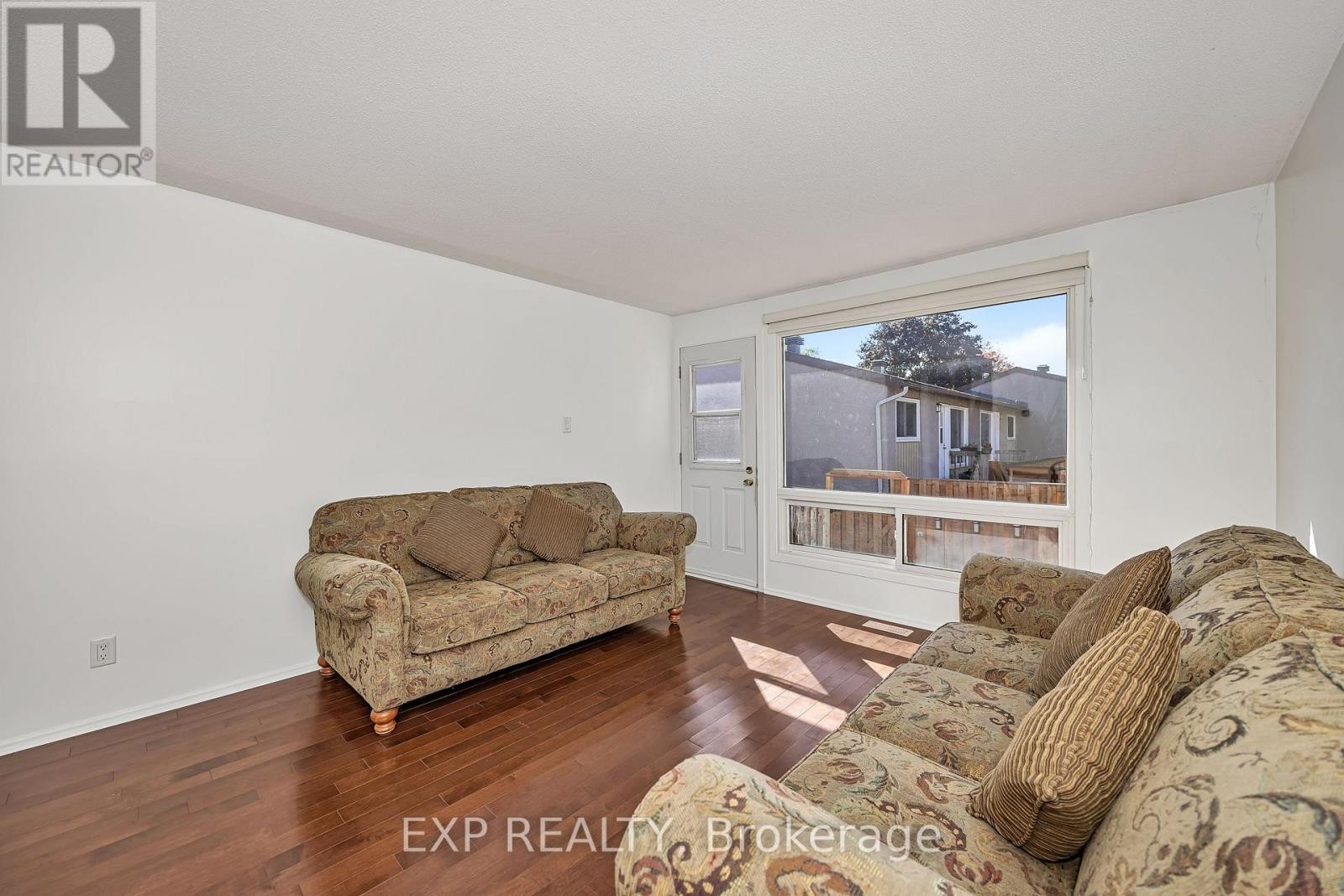 












266 WOODFIELD DRIVE

,
Ottawa,




Ontario
K2G3W9

