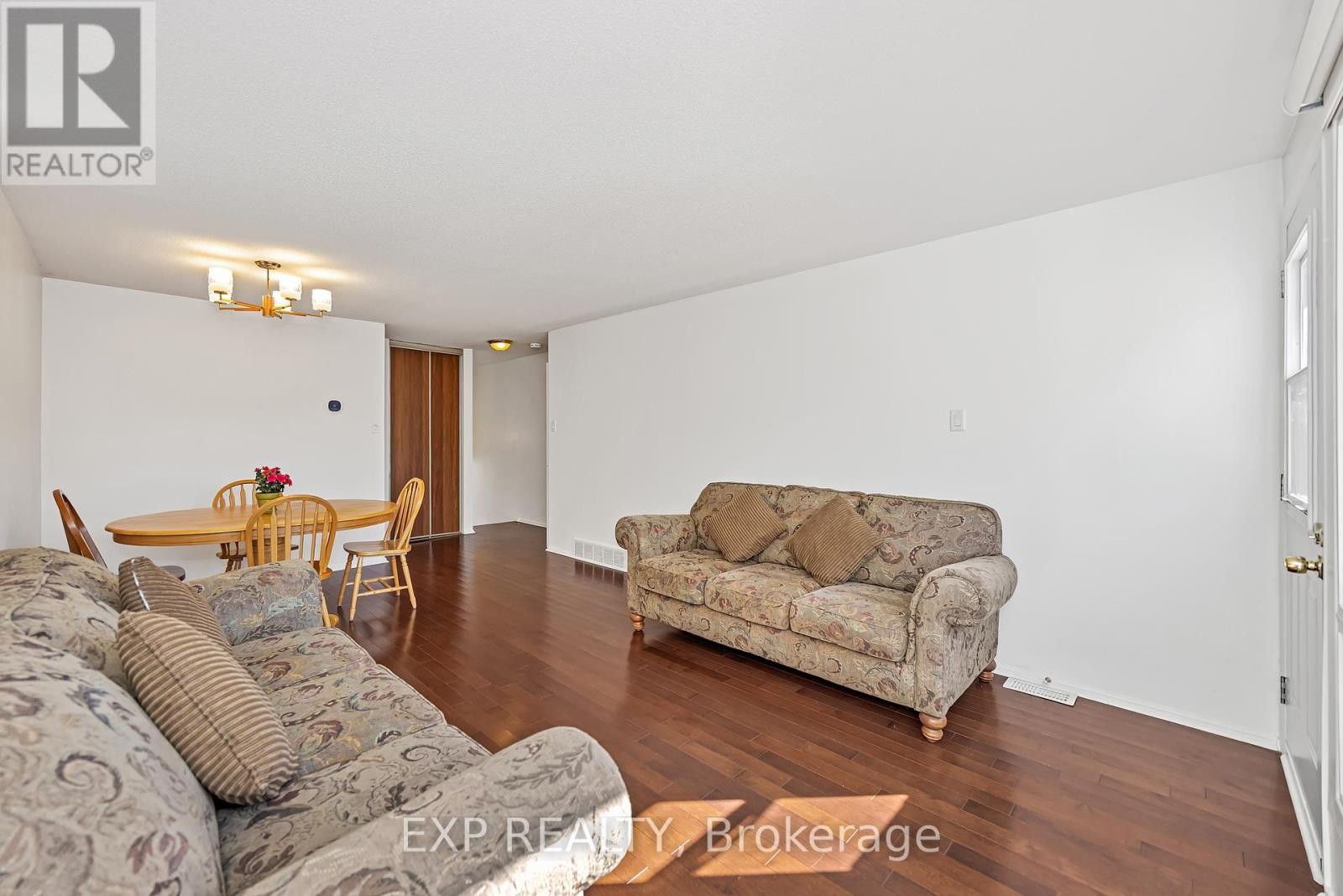 












266 WOODFIELD DRIVE

,
Ottawa,




Ontario
K2G3W9

