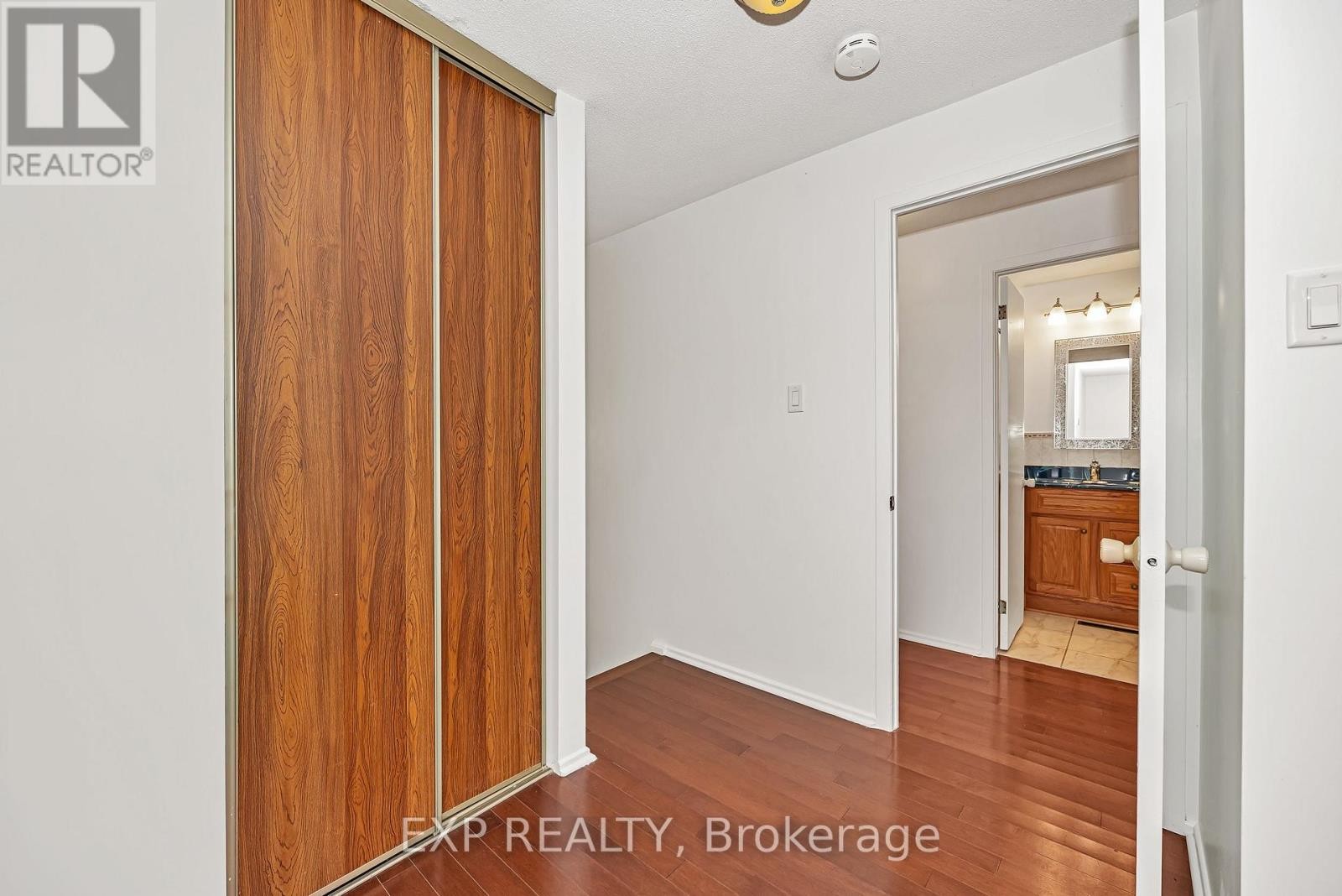 












266 WOODFIELD DRIVE

,
Ottawa,




Ontario
K2G3W9

