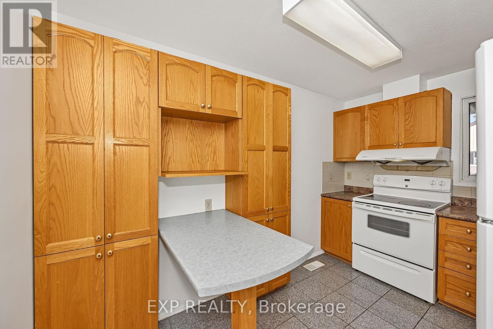 












266 WOODFIELD DRIVE

,
Ottawa,




Ontario
K2G3W9

