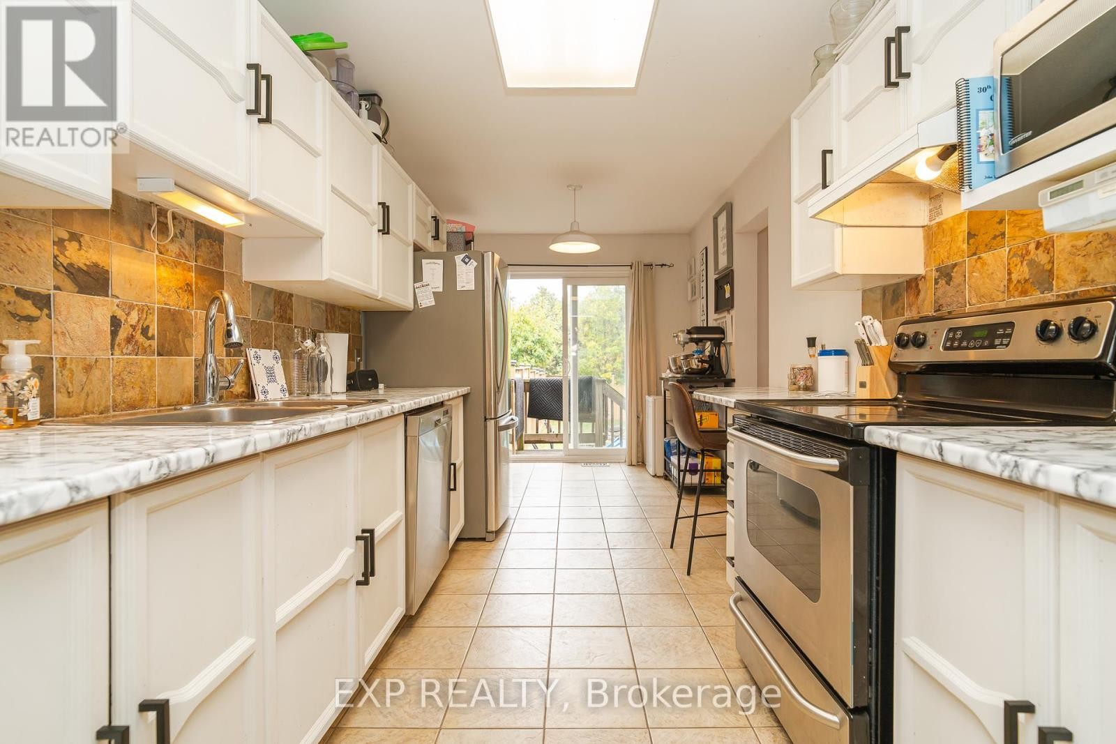 












86 FURLONG CRESCENT

,
Ottawa,




Ontario
K2M2H9

