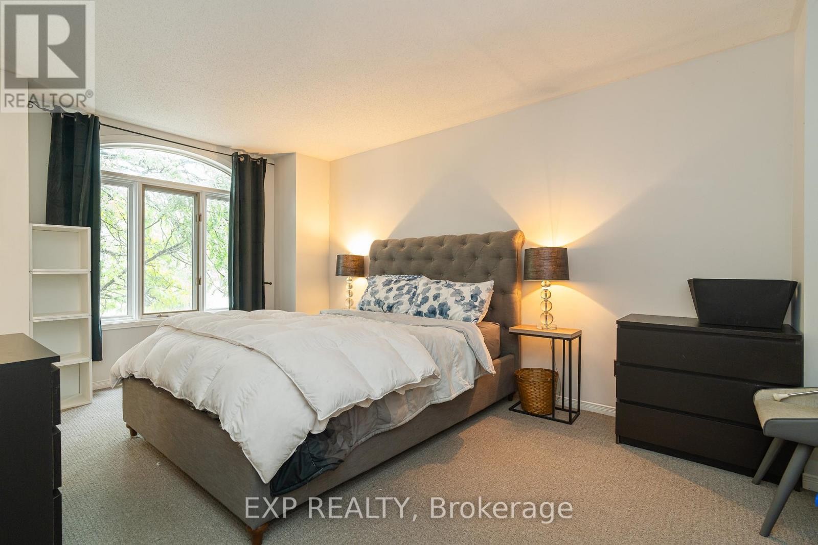 












86 FURLONG CRESCENT

,
Ottawa,




Ontario
K2M2H9

