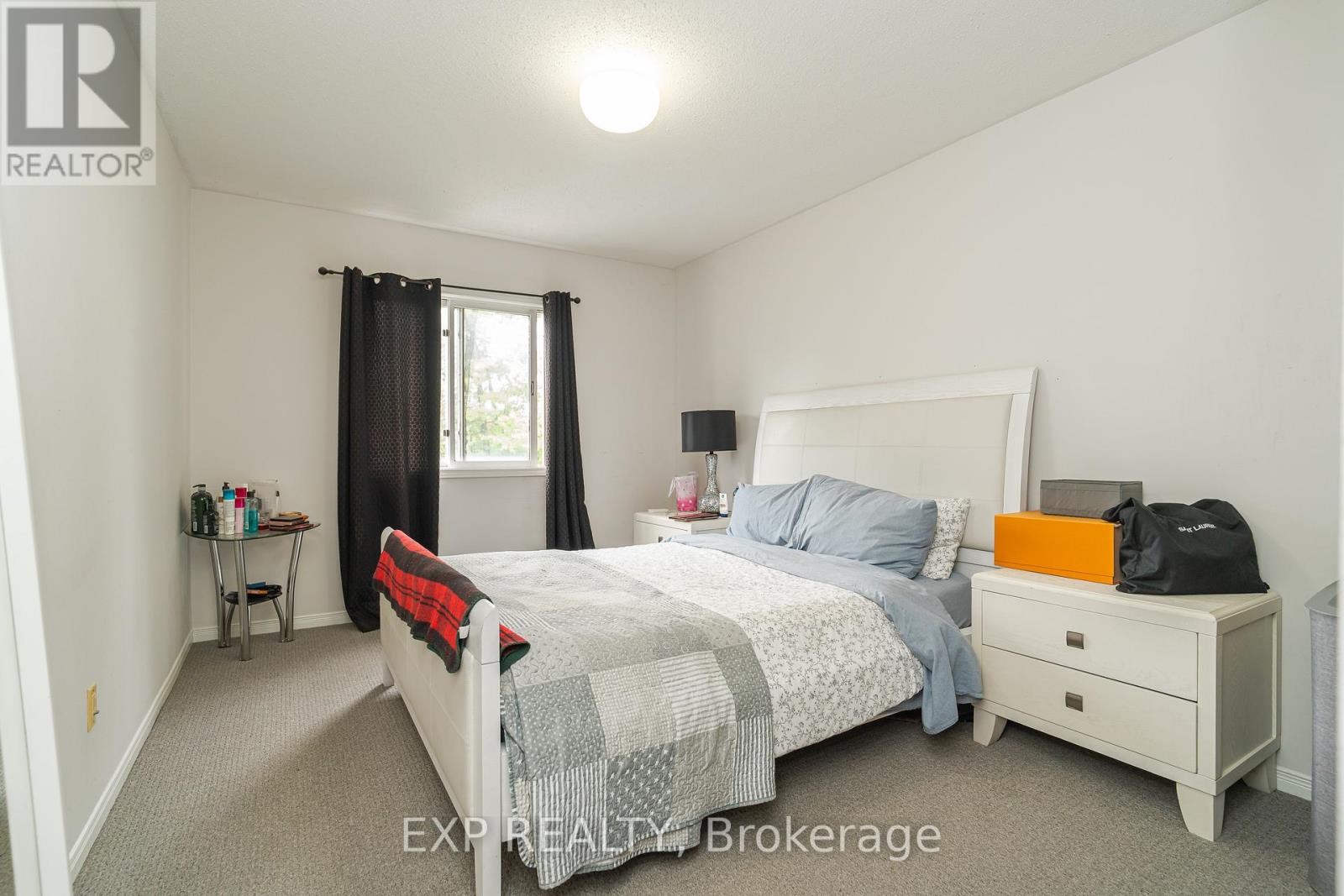












86 FURLONG CRESCENT

,
Ottawa,




Ontario
K2M2H9

